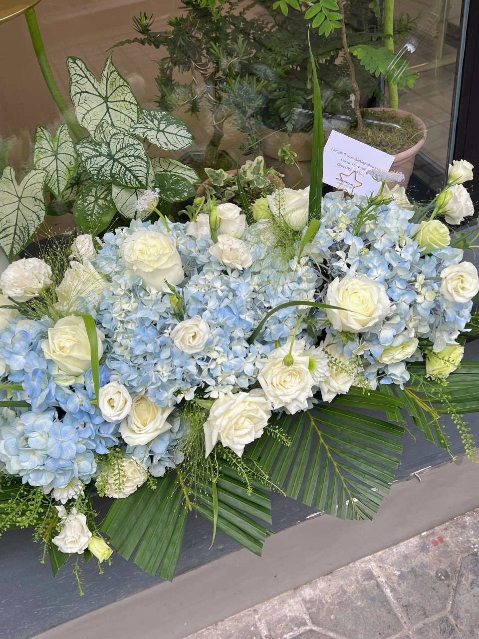 会议桌花|商务桌花|重庆花店 是钟爱的绣球花了～蓝白色系桌花,尺寸是