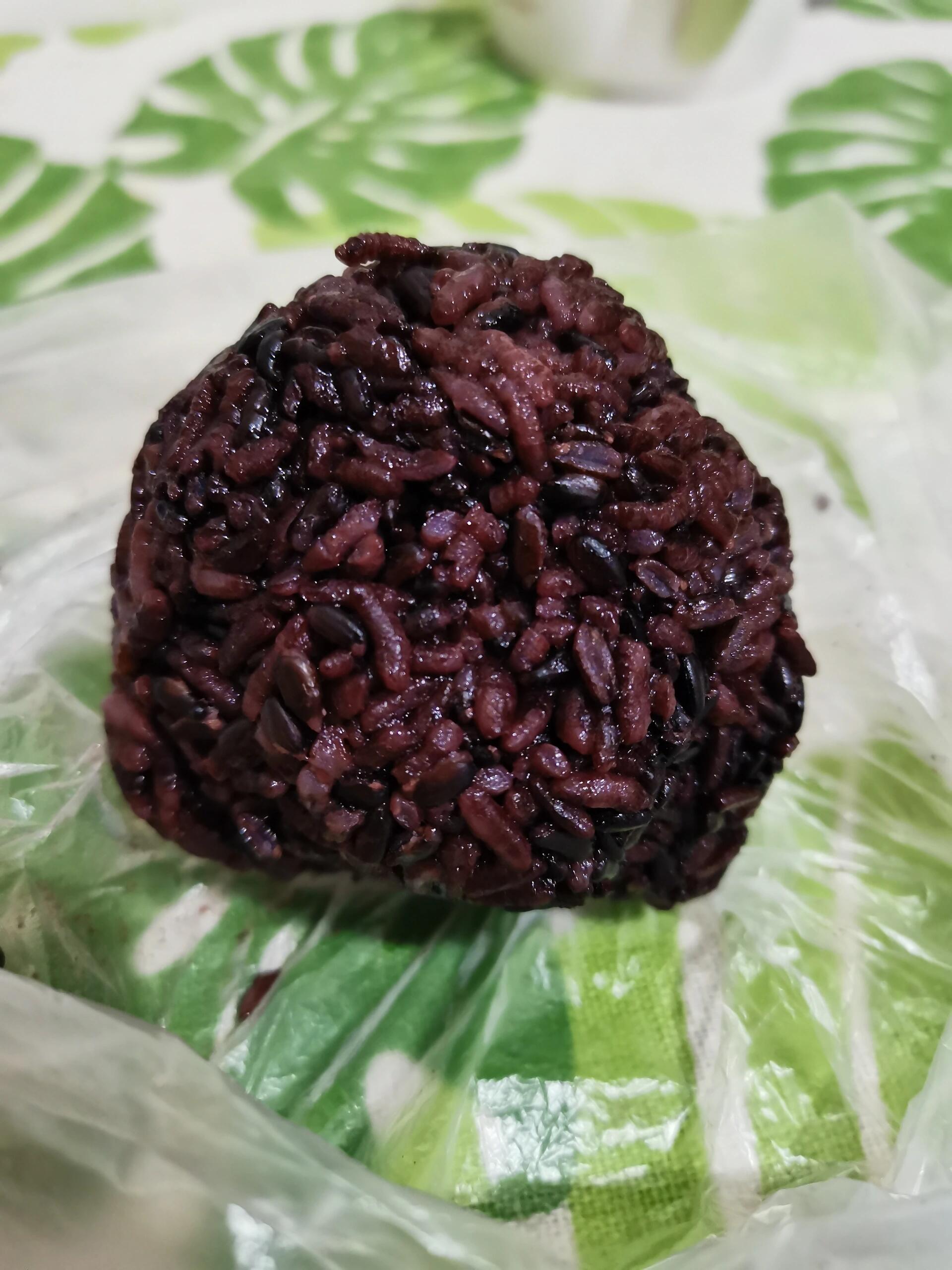 的,我不知道真的有紫色的米,而且喝奶茶加的紫米我觉得就是黑米的味道