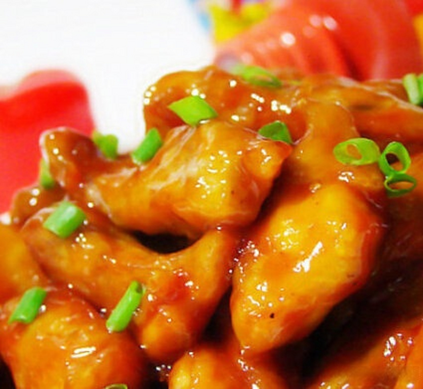 里脊肉洗净,切厚片,撒入盐,柠檬汁腌制20分钟,加入生粉和蛋清调匀;2.