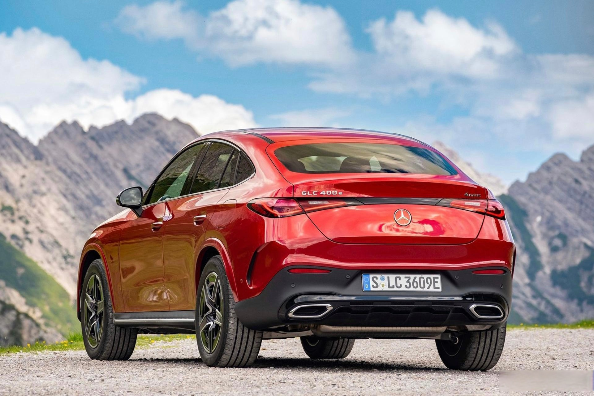 全新奔驰glc轿跑插电混动版官图发布!新车动力将搭载两种不同调校的2.