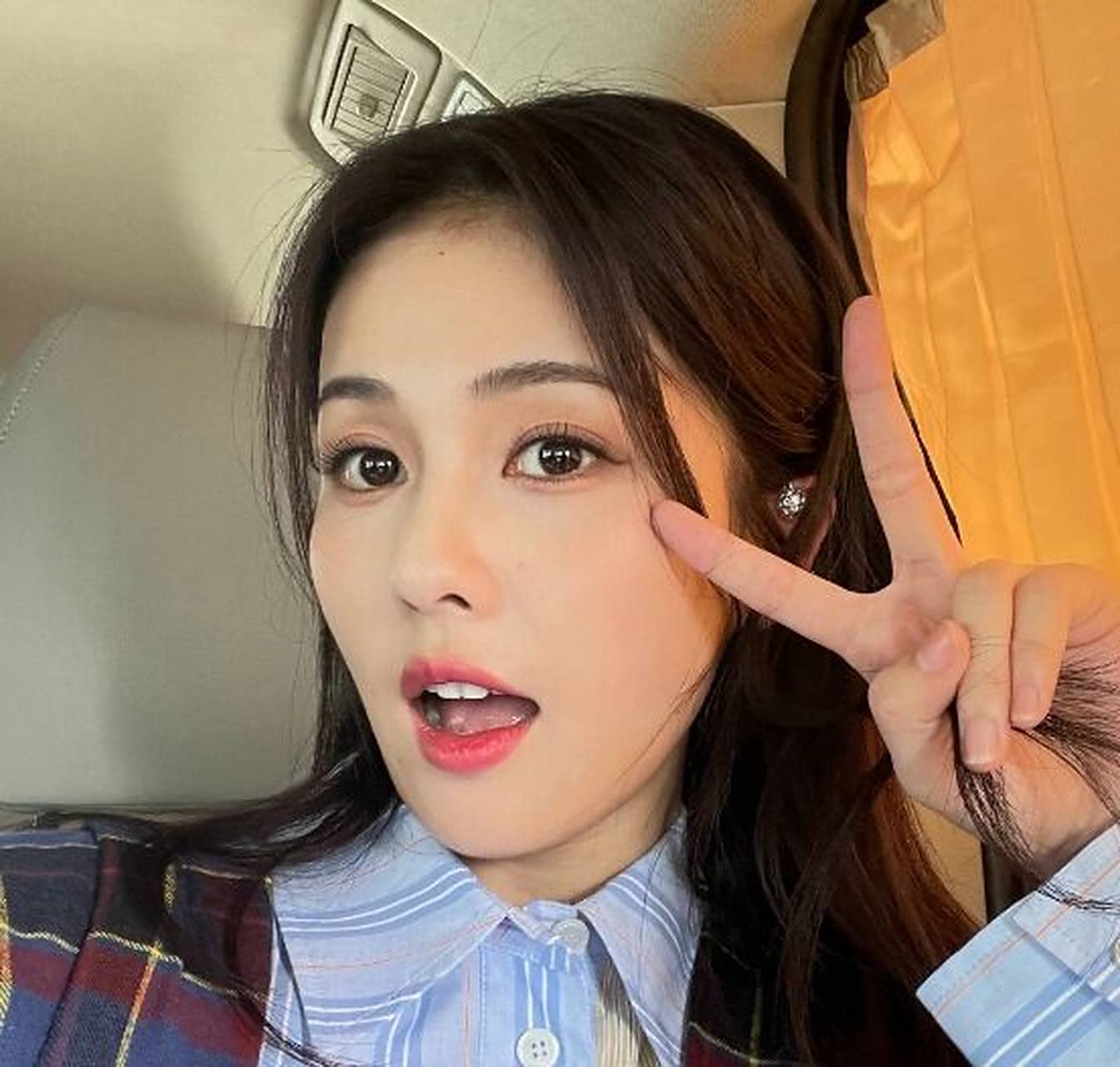 白鹿的牙齿大笑起来太有感染力了吧99 白鹿的五官长相平平 唯一她笑