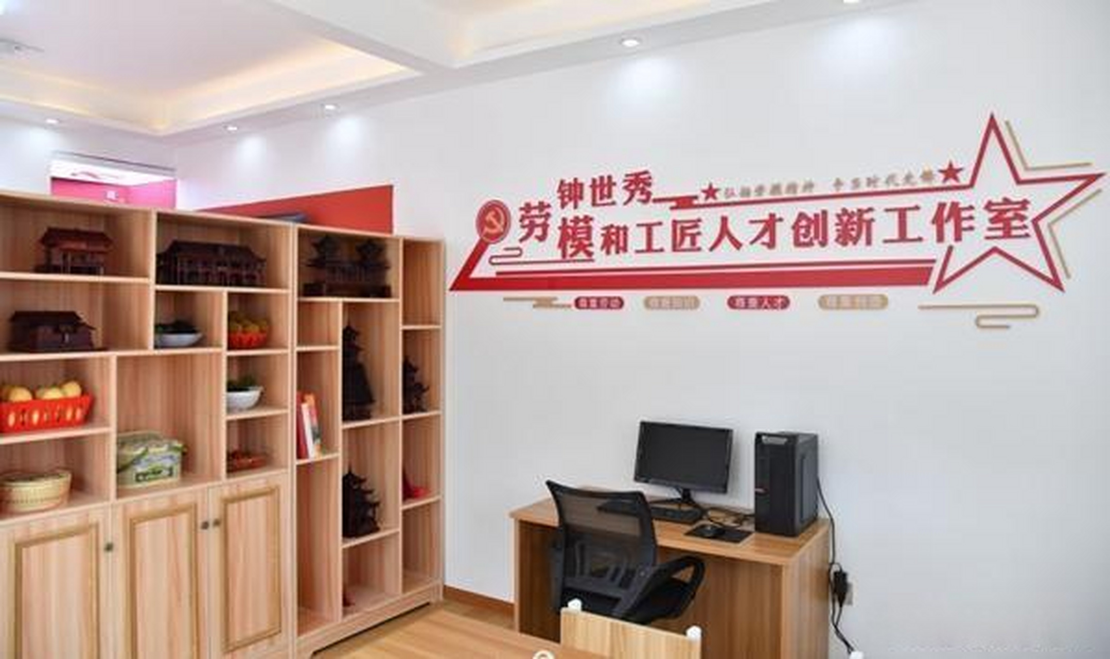 郑州首家劳模创新和人才工匠工作室联盟成立 > 本台郑州8月14日消息