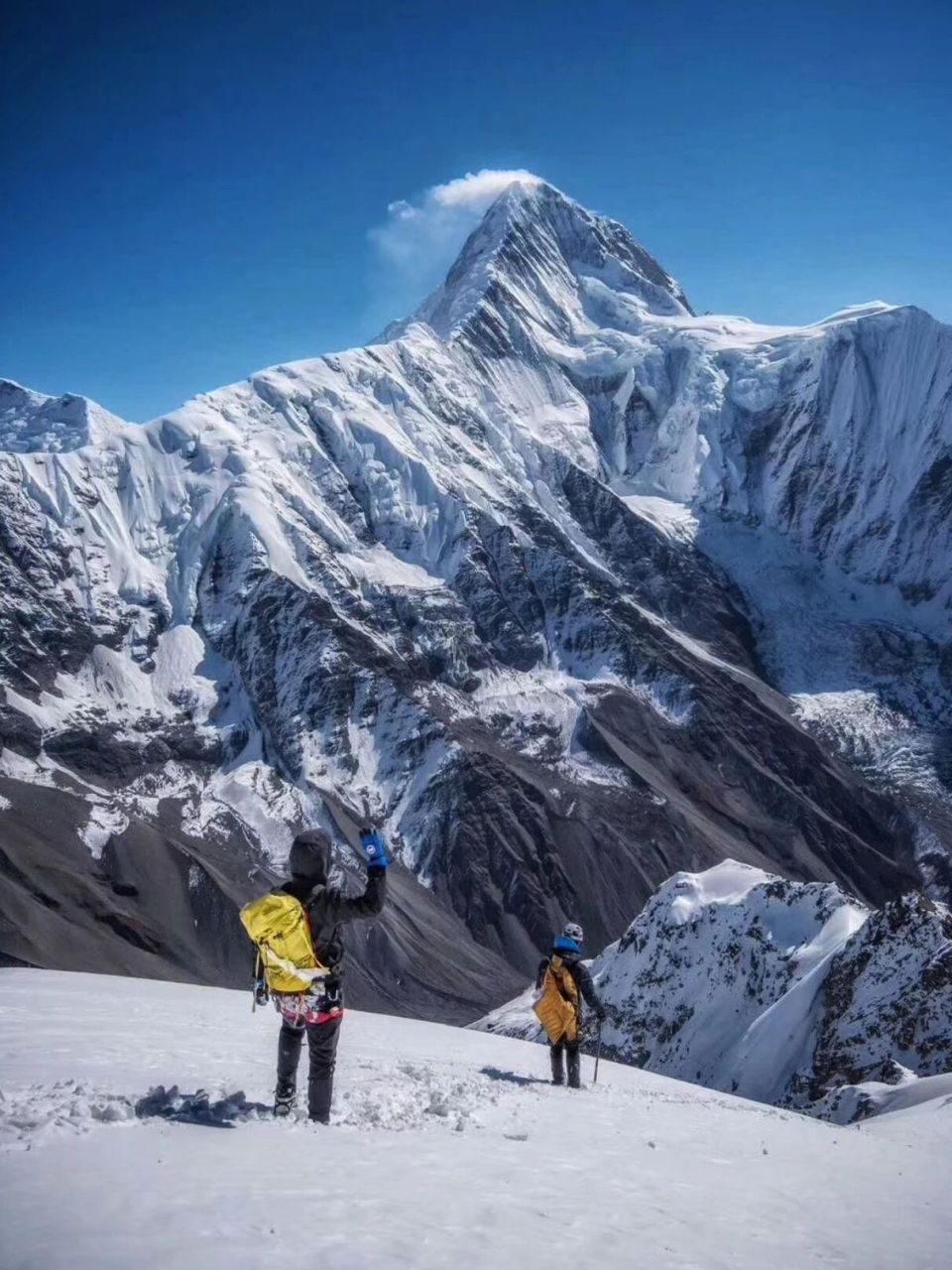 离贡嘎雪山最近观景图片