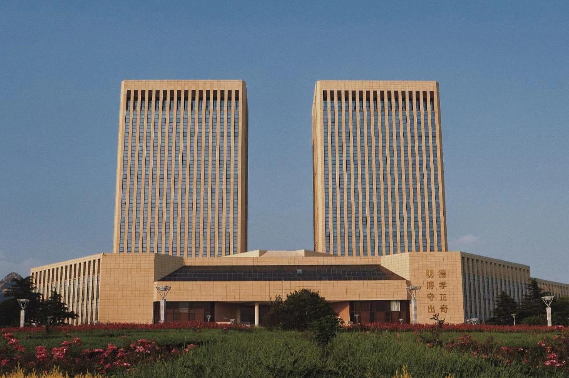 青岛大学丨浮山校区 敏思楼丨双子楼丨学思楼 香港回归纪念钟丨慧湖丨