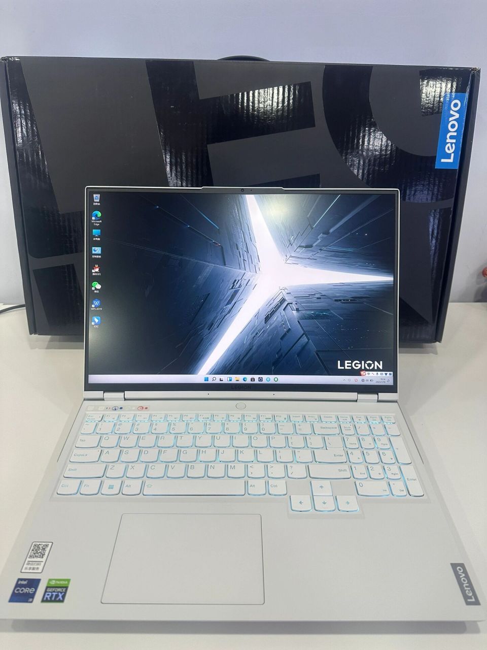 联想拯救者y9000p顶配i9冰魄白帅气能打!