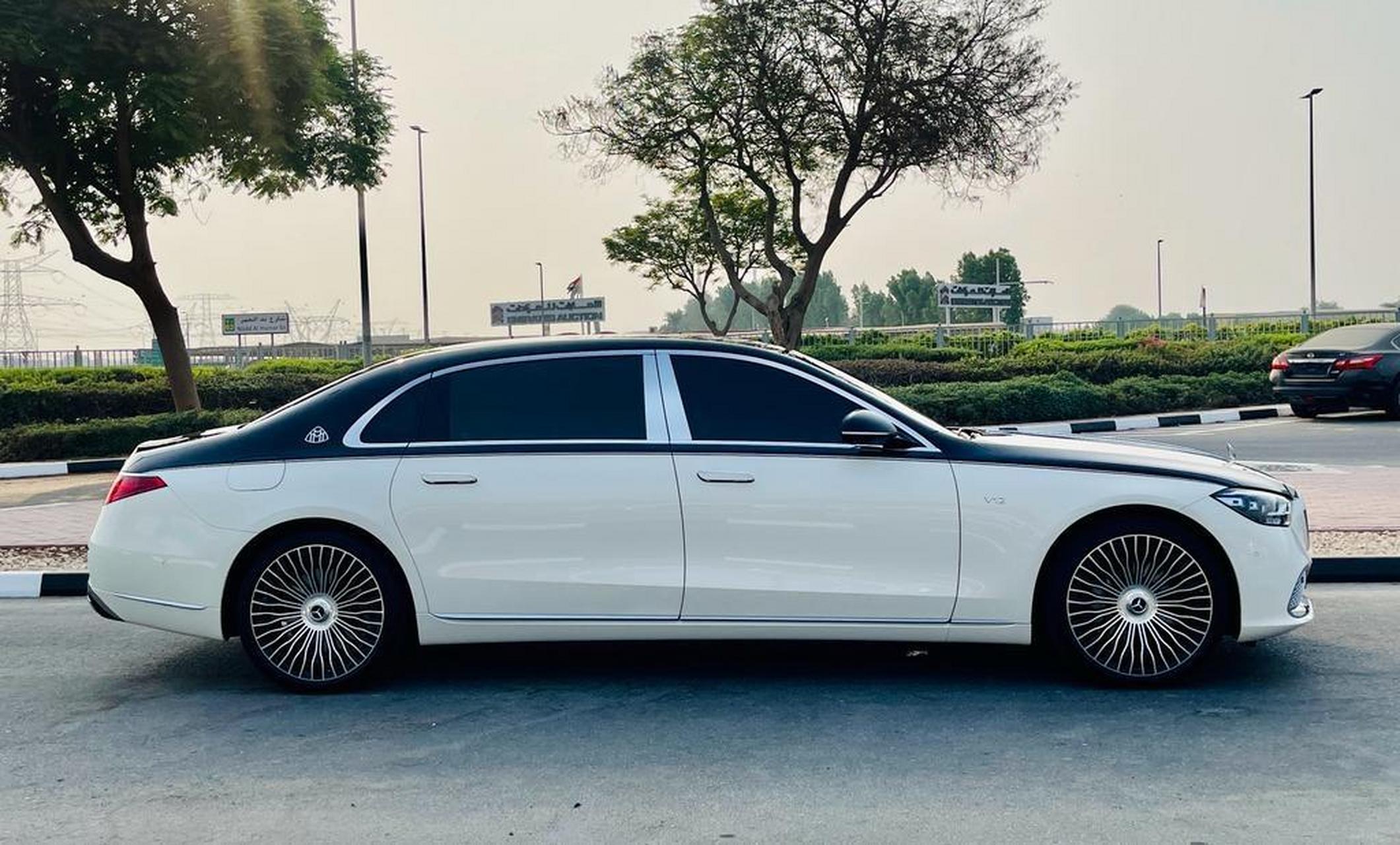 2022 迈巴赫s680 原厂双拼色.中东版 一万公里准新车