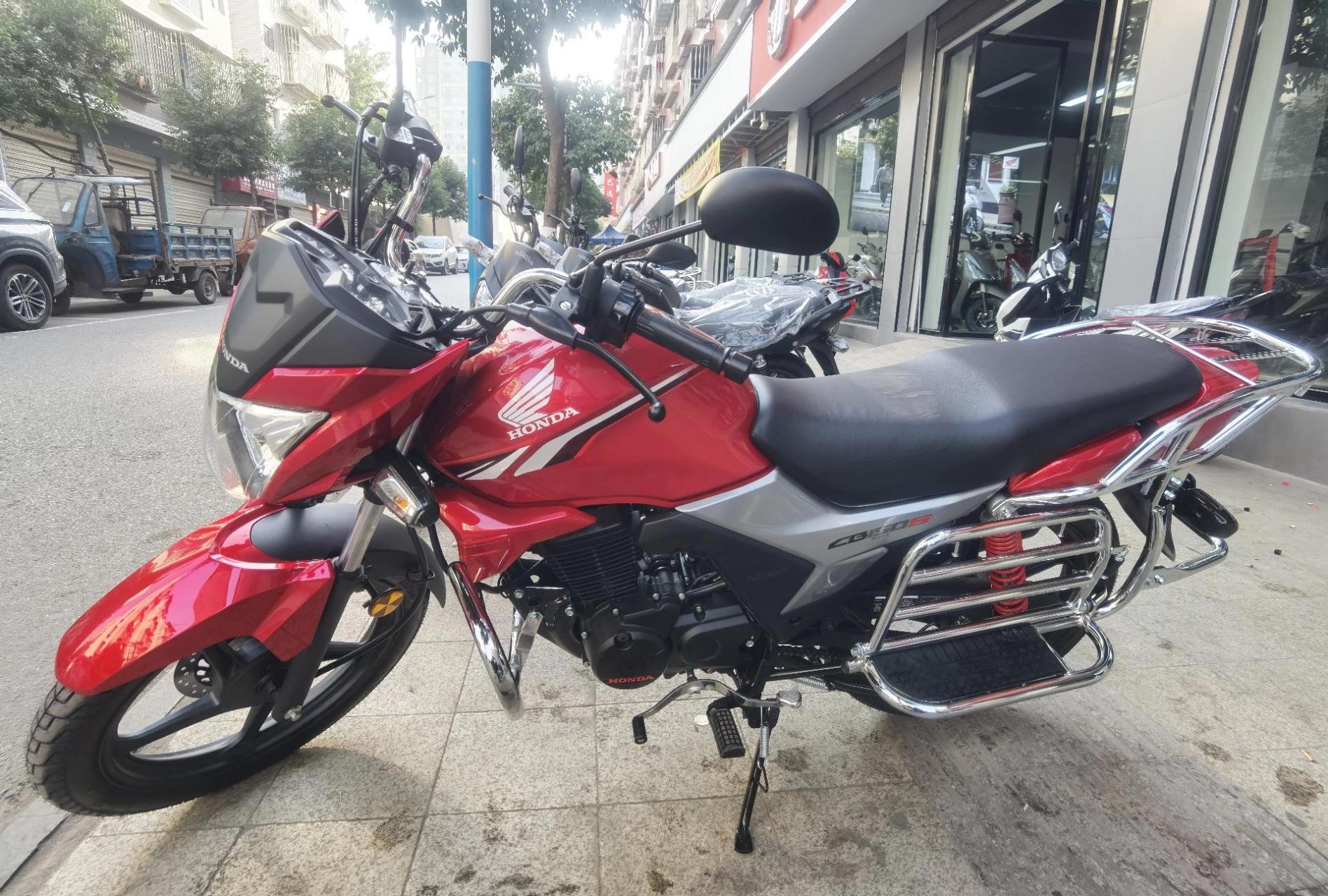 五羊本田三箭齐发  雄帅150  帅影150  朋友们在新的一年里幸福美满