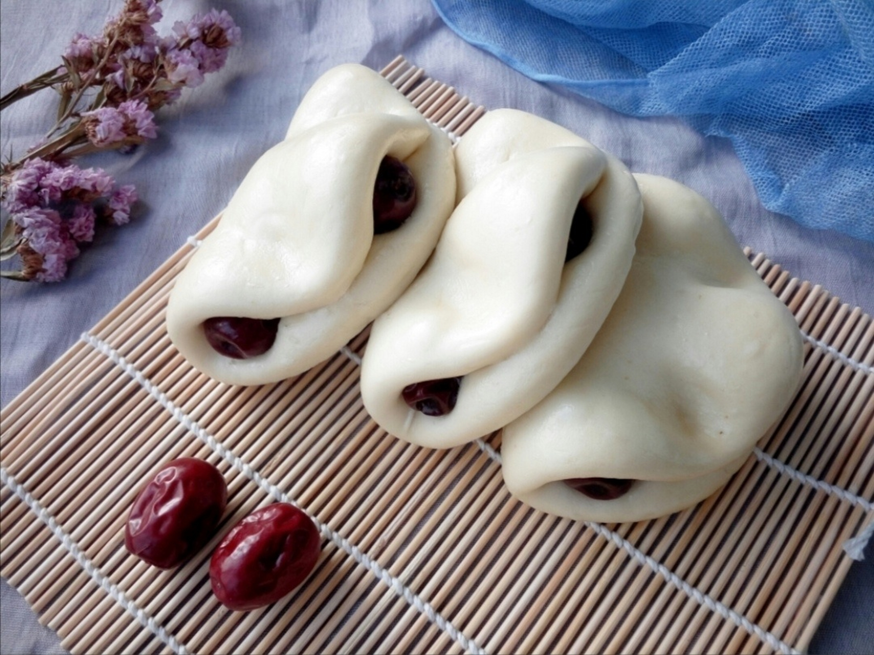 96枣馍96 96昨天下午蒸了几个枣馍,枣香味浓