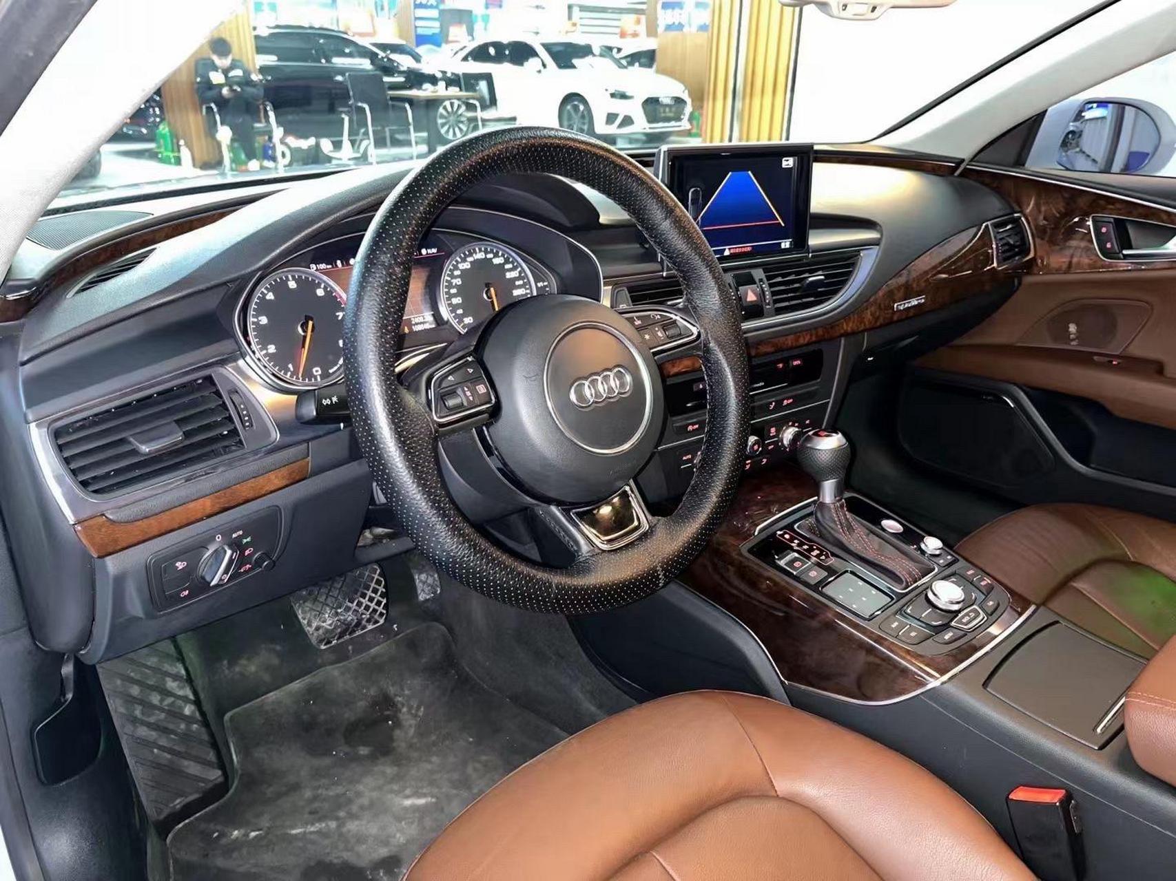 最新到店2012款奥迪a7 3.0tfsi quattro 舒适型,新车指导价81.