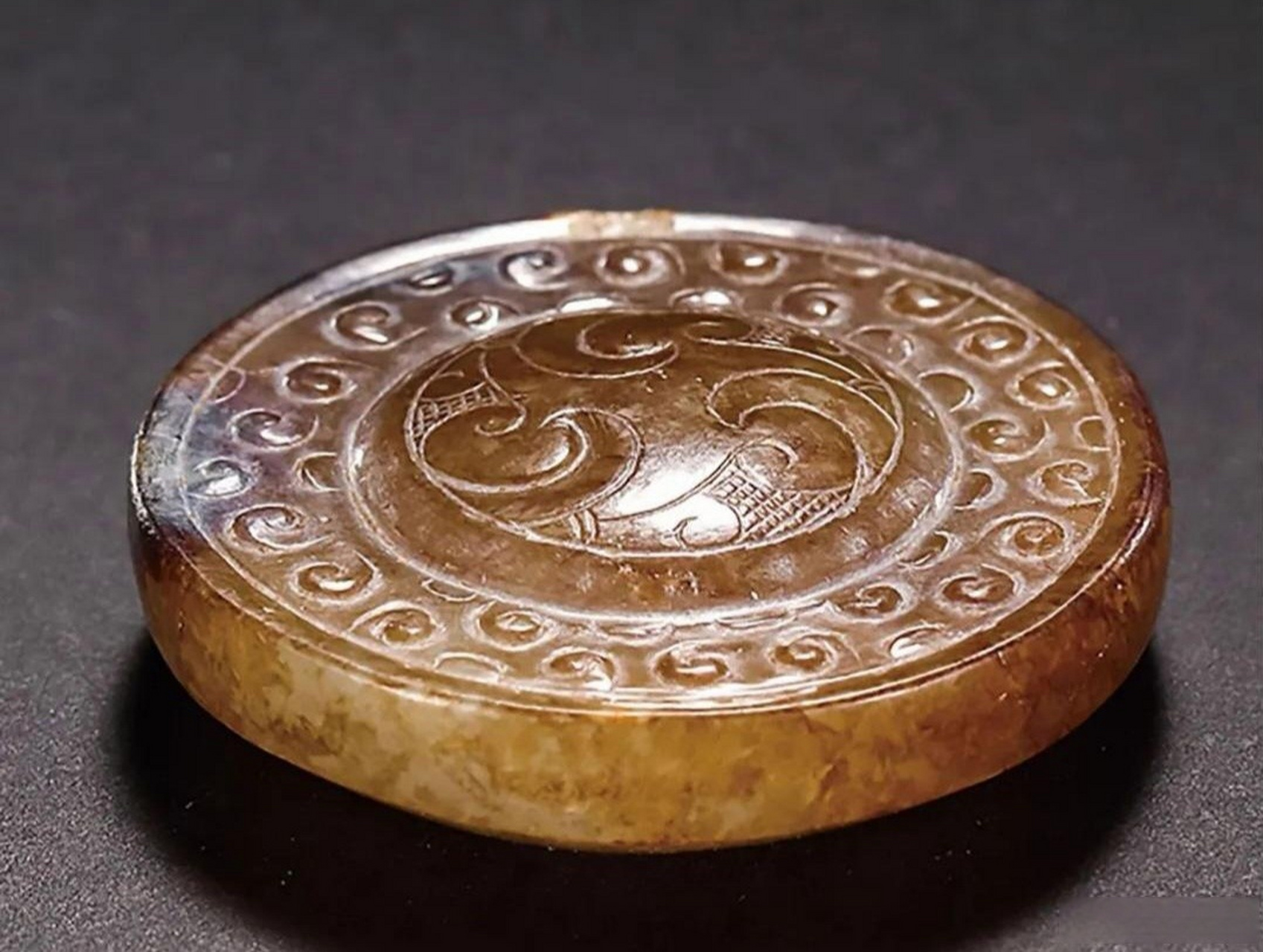 玉剑首,盘工了得