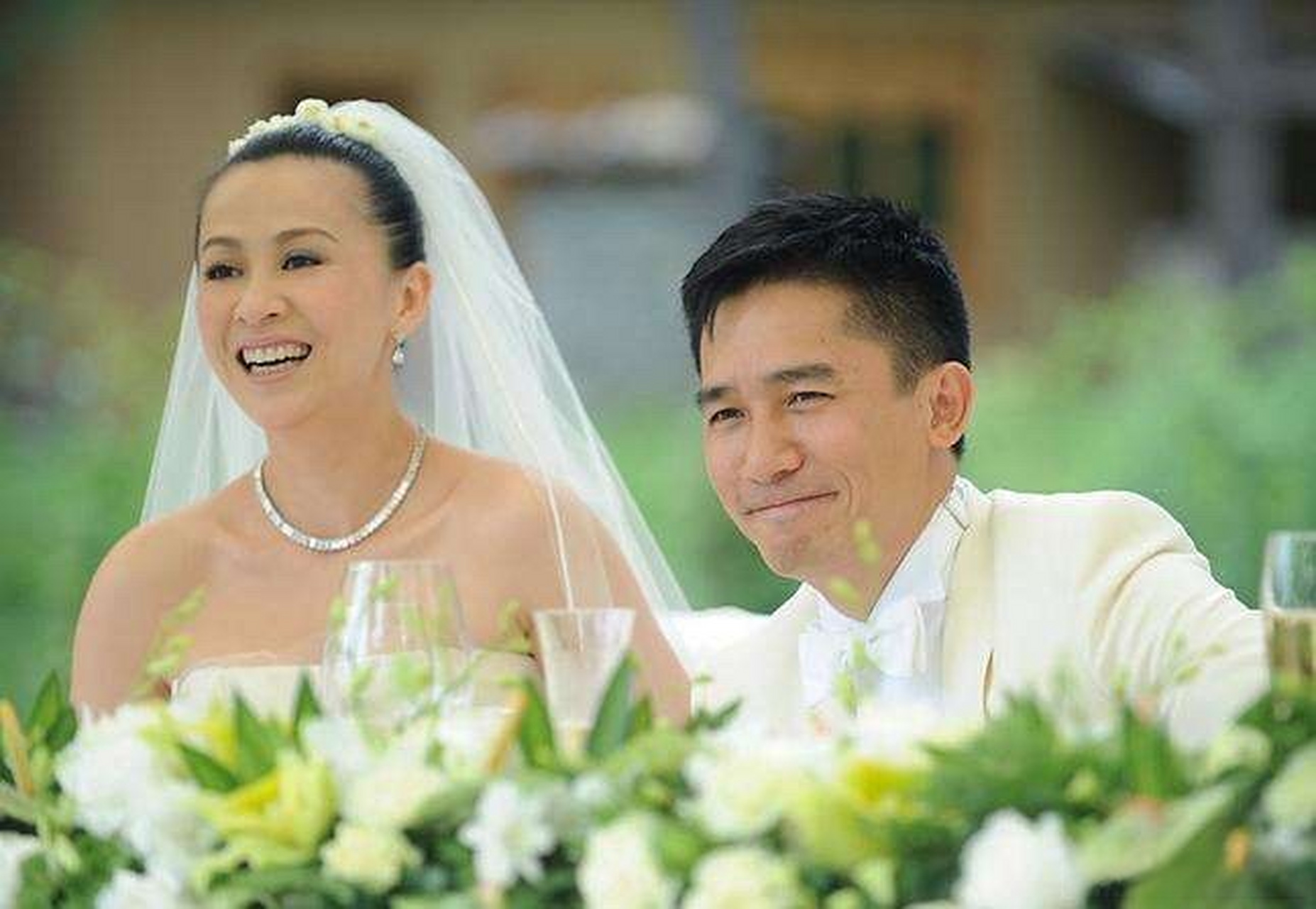 2008年,刘嘉玲和梁朝伟在神秘的宗教小国不丹举行世纪婚礼,婚礼花费