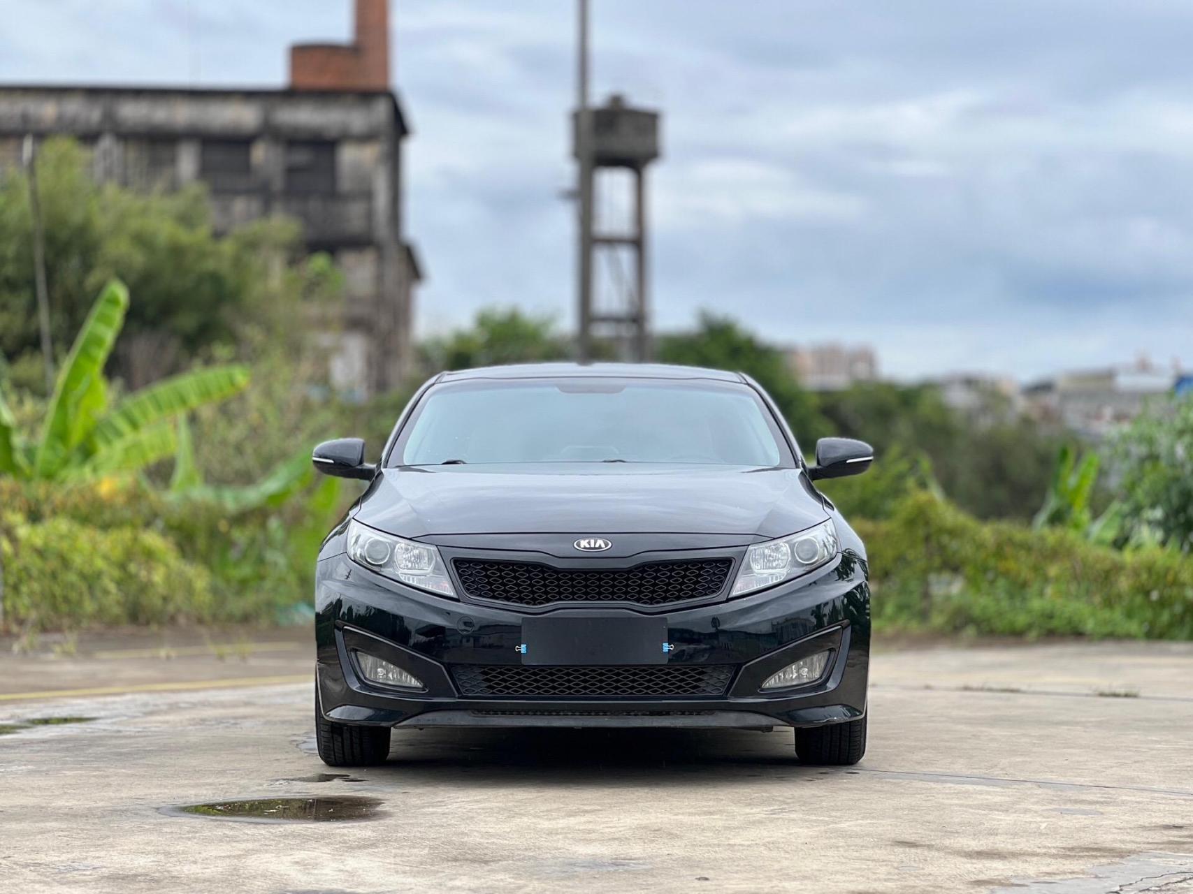 12年上牌,12款东风悦达起亚k5凯酷,2.0自动档gl版,配备的是2.