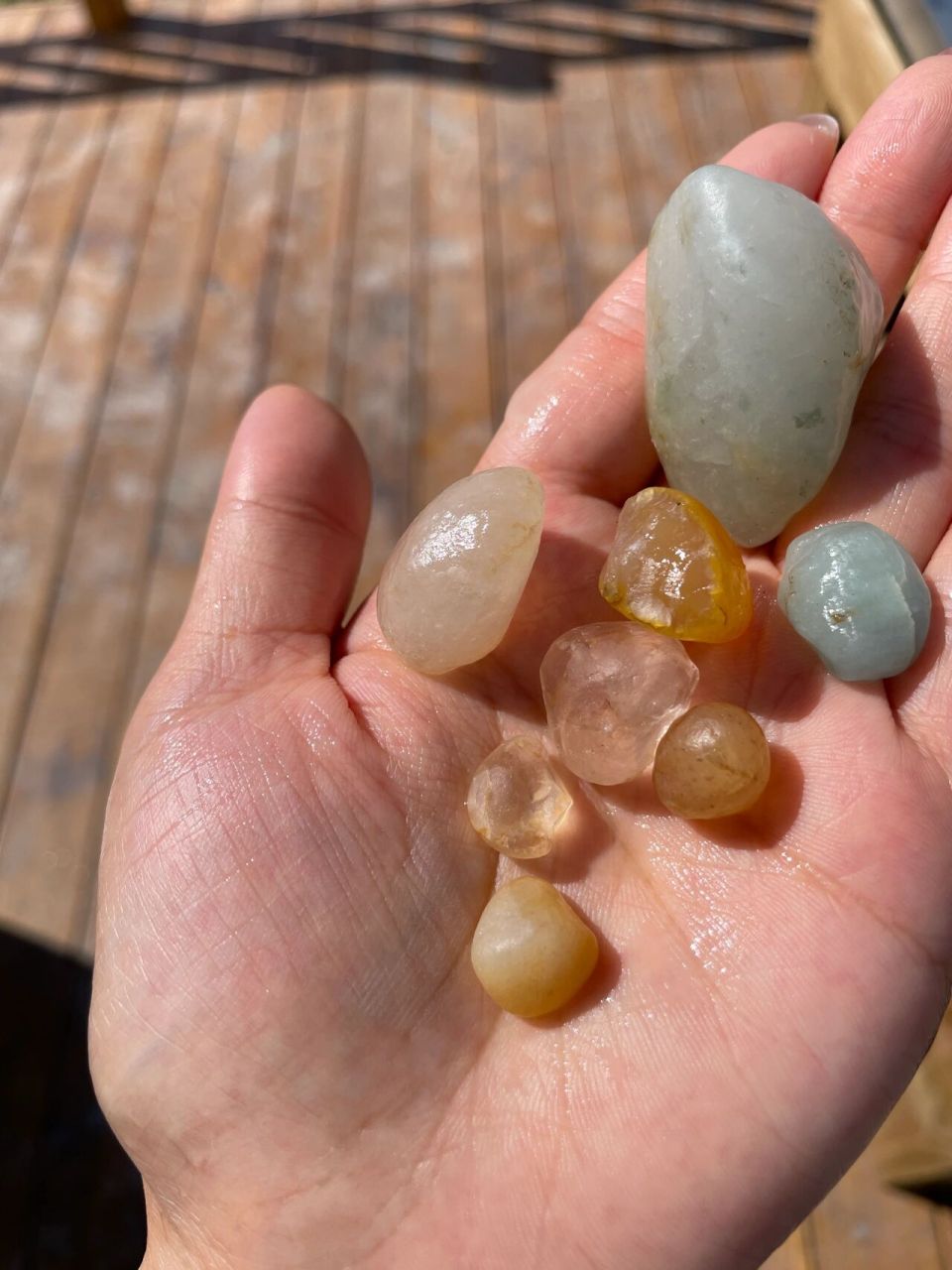 新疆乌尔禾满地的金丝玉08 金丝玉产地,我们也算幸运92捡到了,白