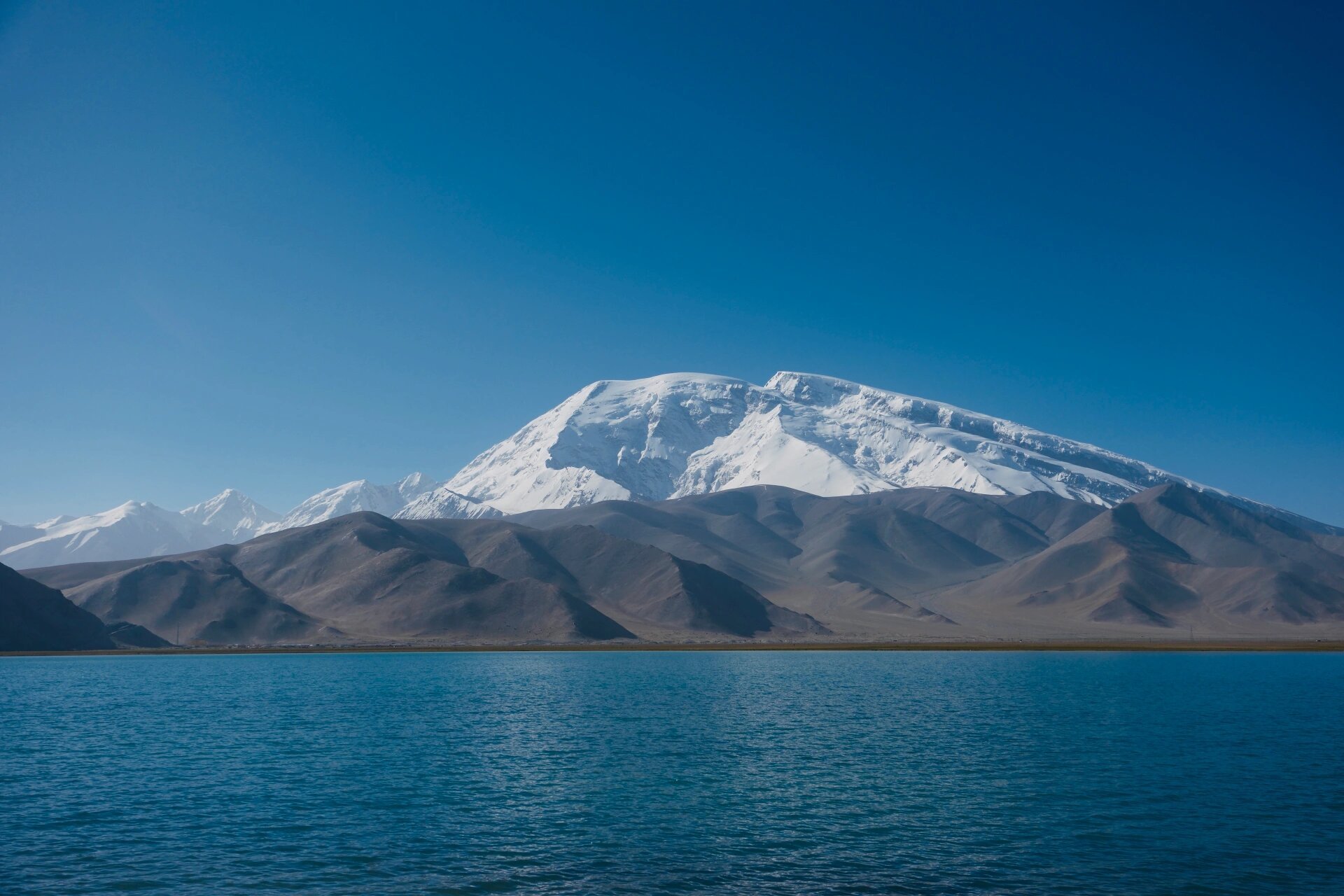 帕米尔高原 塔县三湖 白沙湖,2号景观台人少,可以骑牦牛趟水,可惜当天