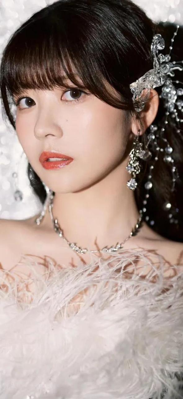 赖美云白色羽毛裙对流层舞台壁纸