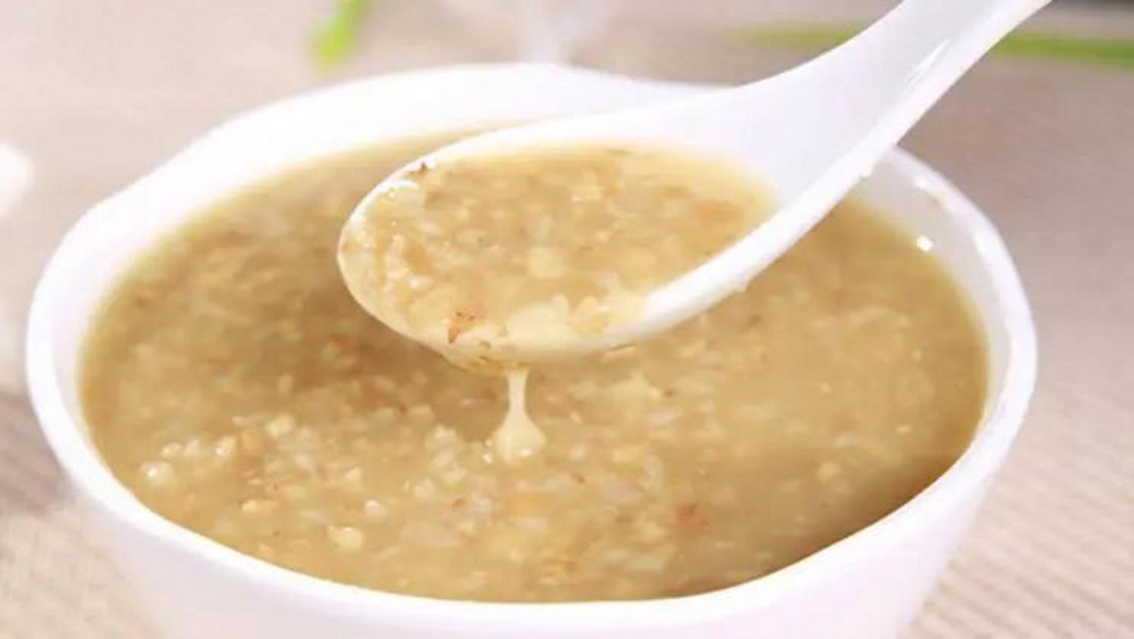 【制法】将黄芪,人参(或党参)切成薄片,用冷水浸泡半小时,用砂锅挤行