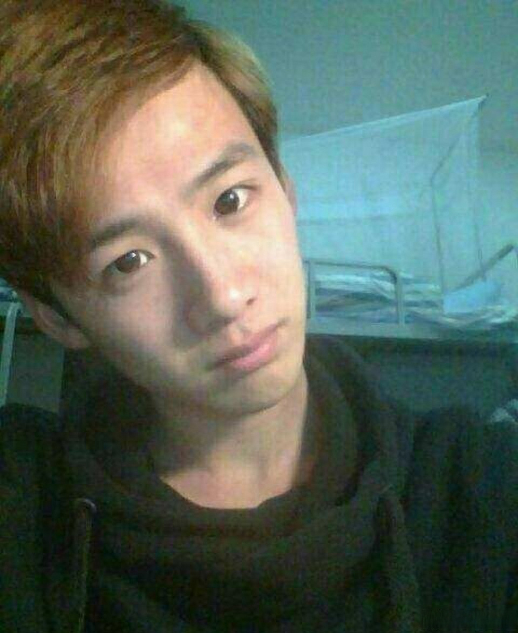 白敬亭早期旧照,又非又土但不丑[三哈]