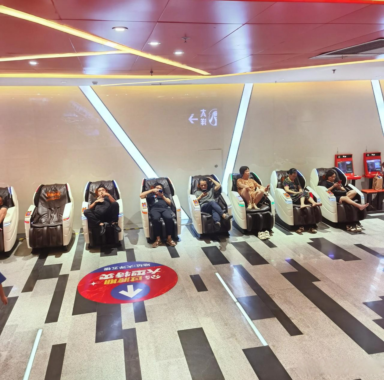 商场里的自助按摩椅大概率是要亏本的吧?