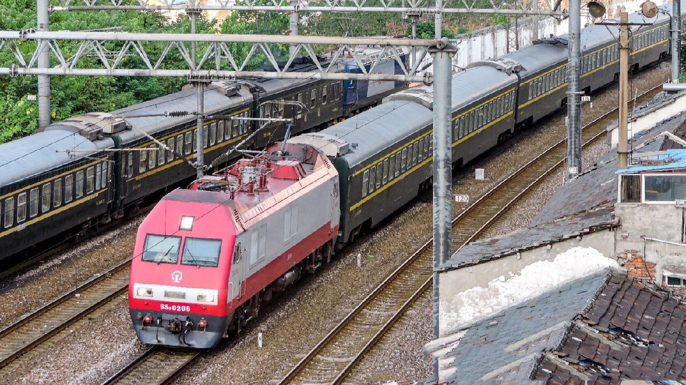 z268次,上海-呼和浩特 韶9 25t直特组合真是百看不厌,还是有盖的 可惜