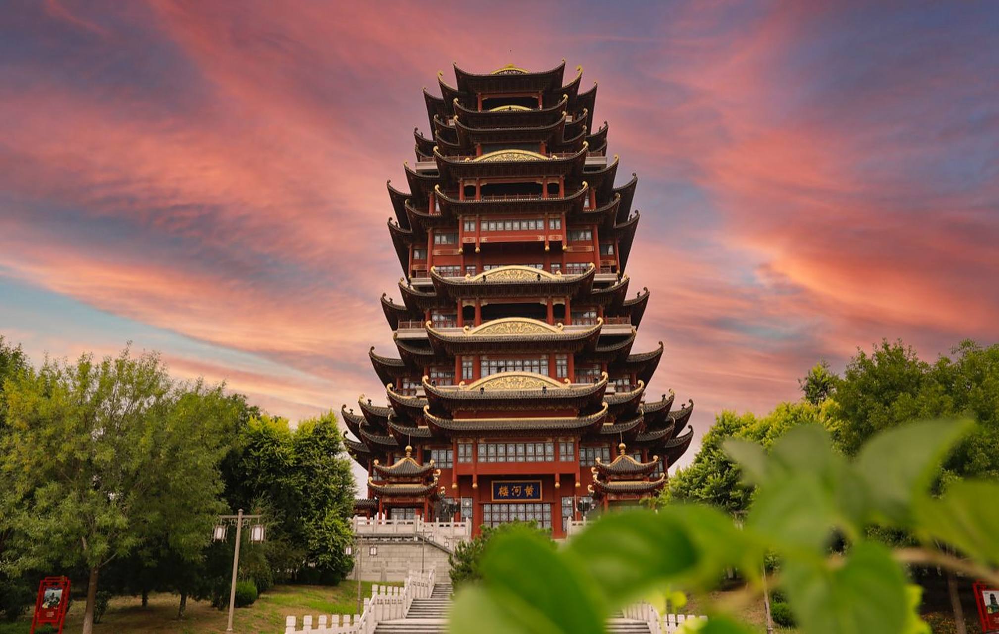 黄河下游第一楼,滨州黄河楼 秋日黄河穿城而过,黄河楼屹立在黄河畔,俯