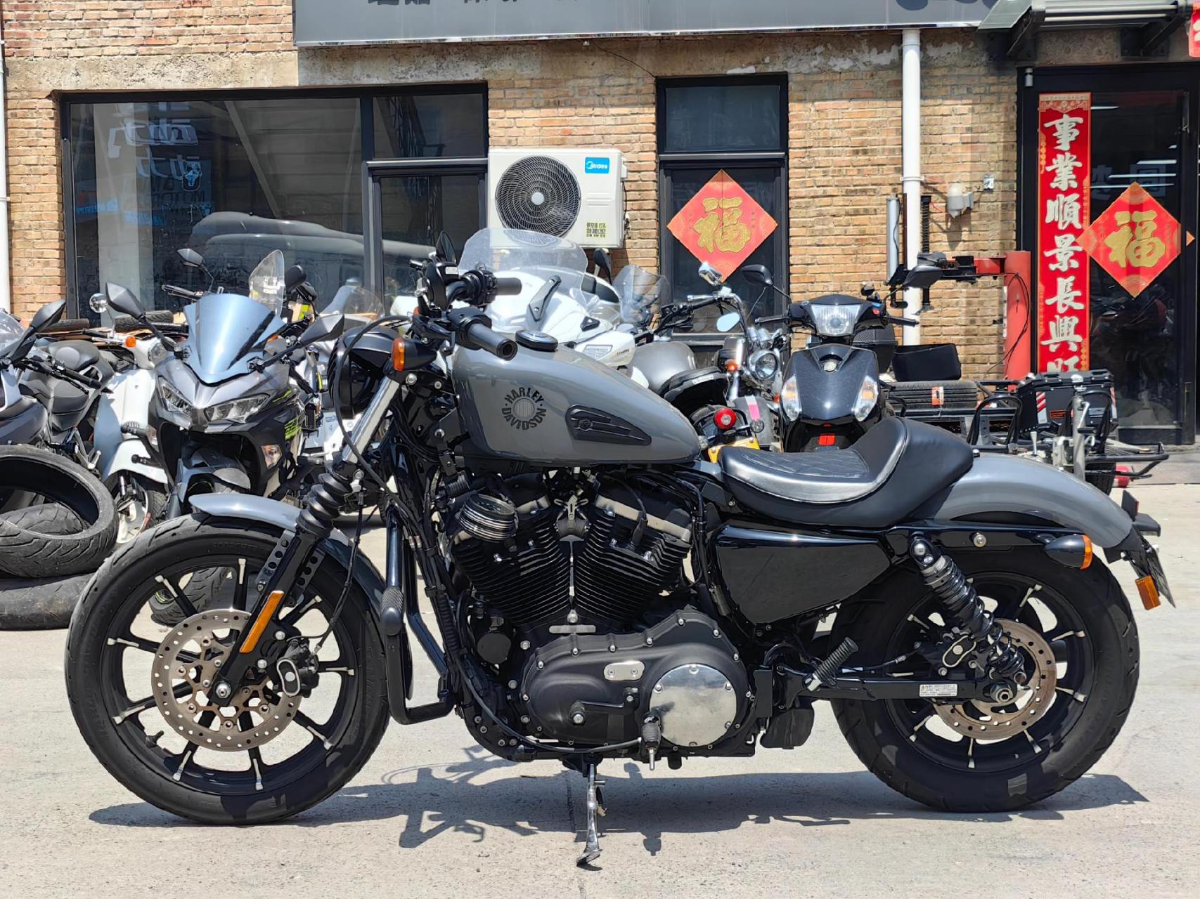 22年 哈雷 883n硬汉  行驶7000公里 带点小改件  价格￥68800喜欢联系