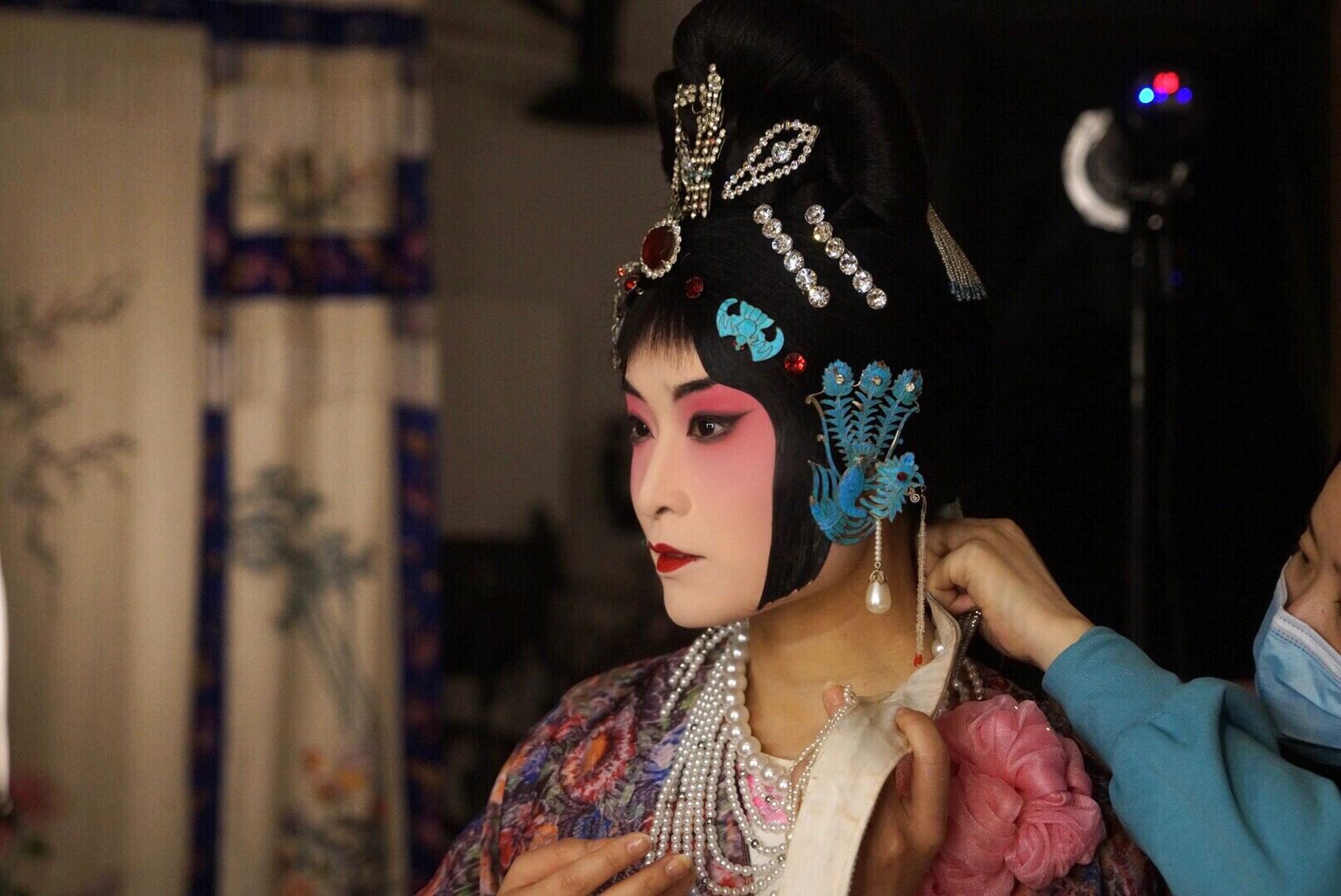 京剧# #戏曲写真# #古风写真# #绒花# #复古写真# 正片还没有出来