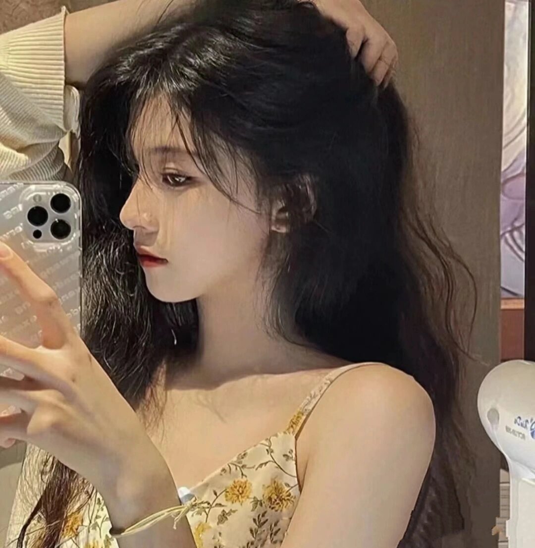 18岁女生头像@愆期乐士的动态