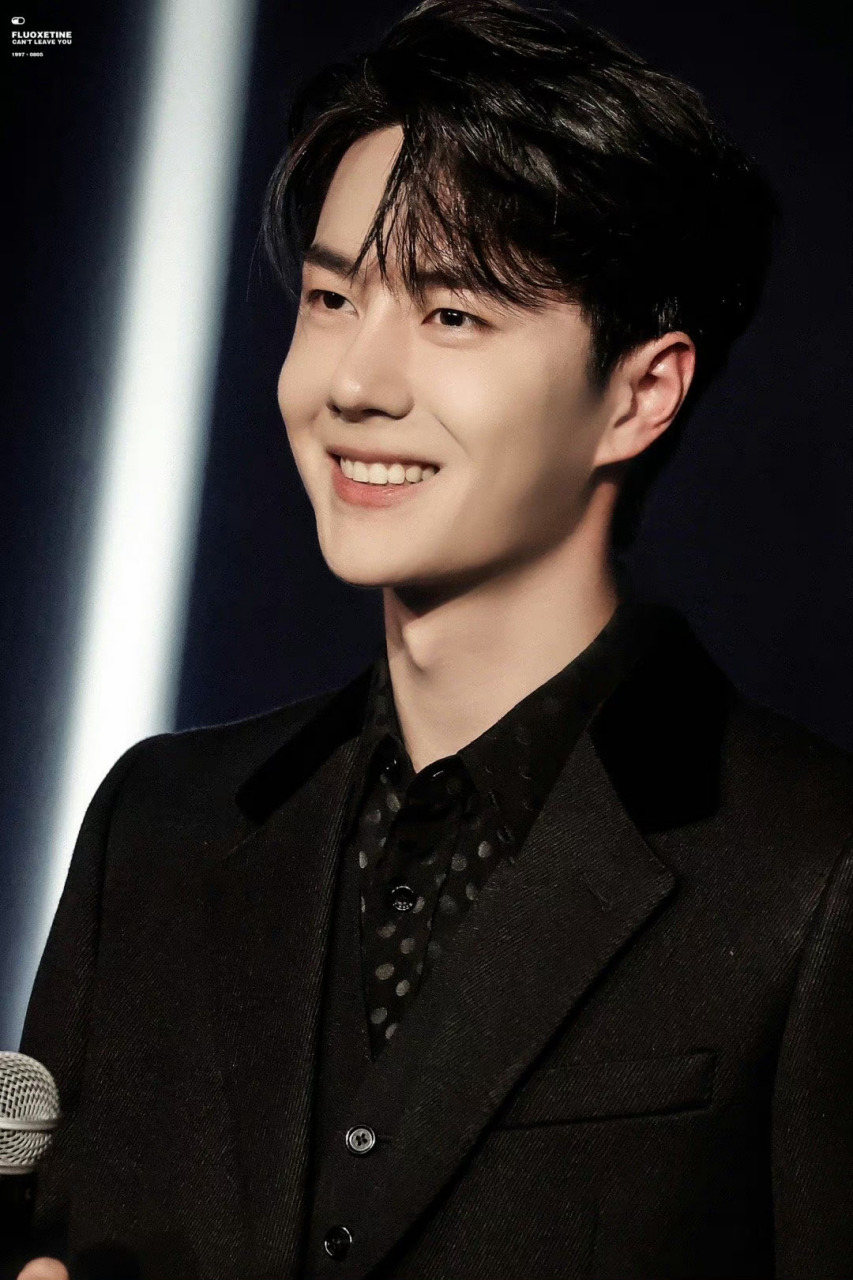 橘子早安趴##王一博# 喉结和括弧笑[舔屏]