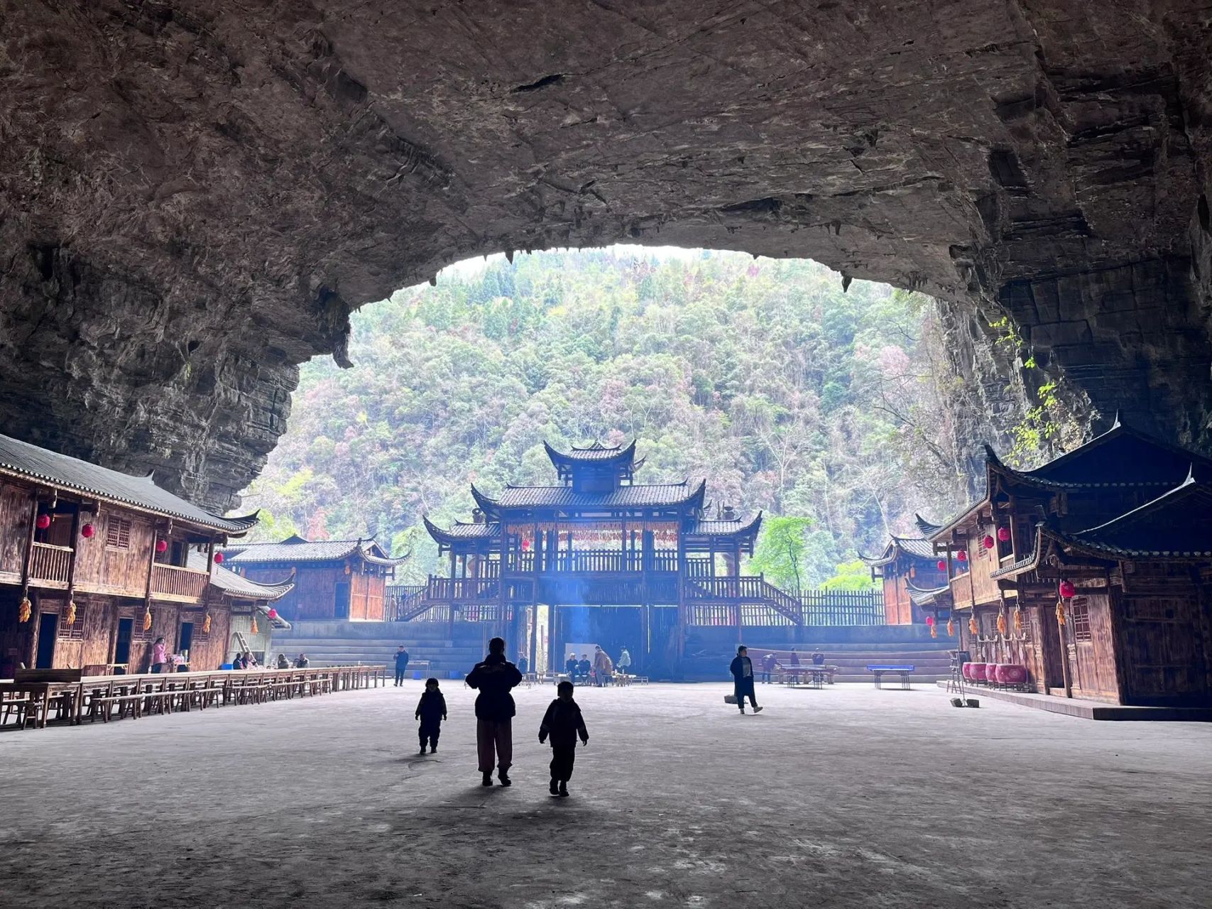 藏在龙山的世外桃源 春天里的乌龙山大峡谷景区,绿意盎然