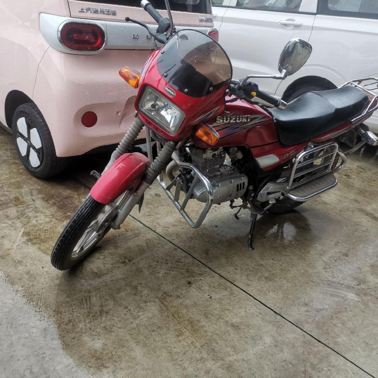 豪爵铃木钻豹摩托车极品,有喜欢的赶紧