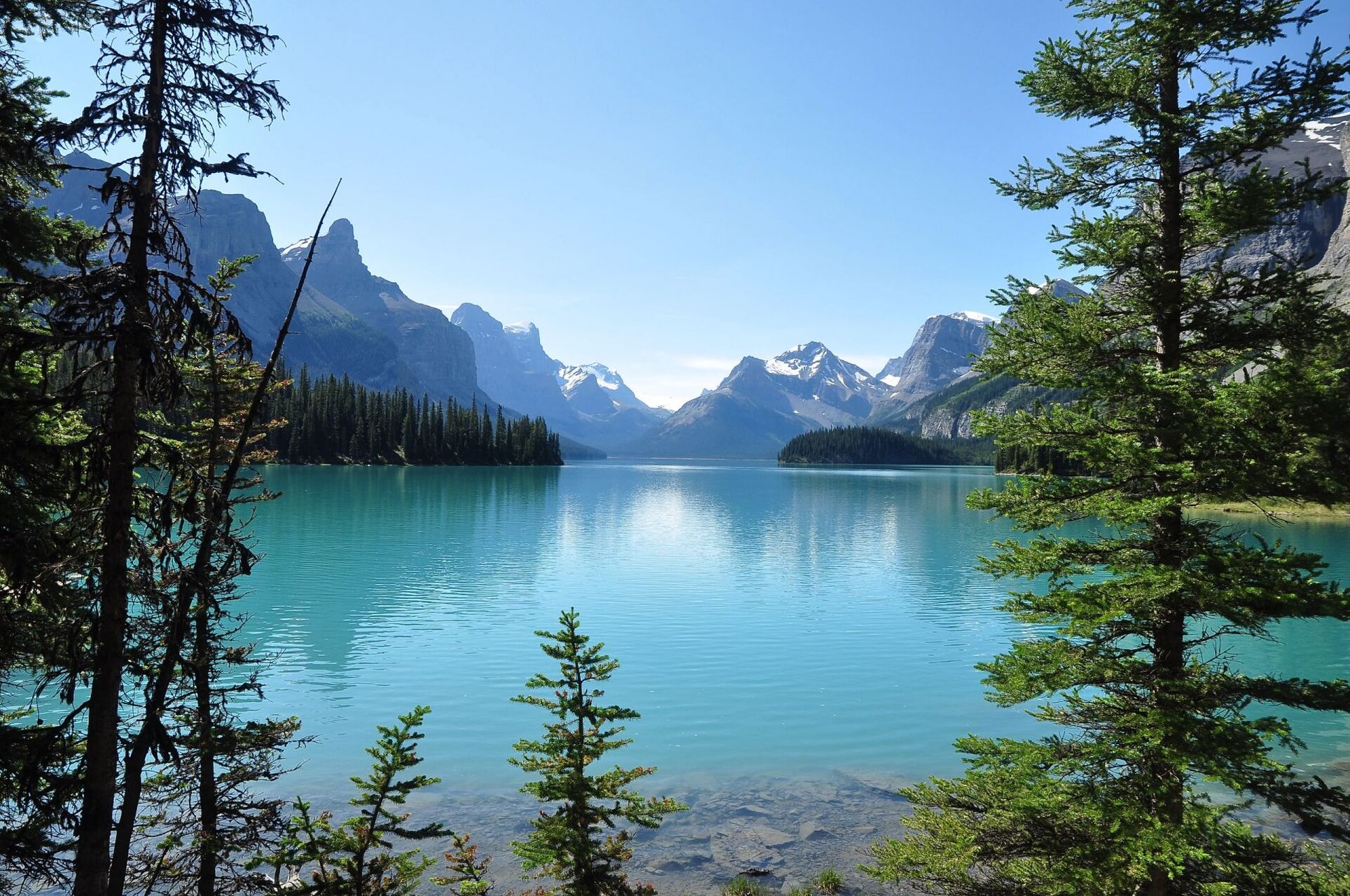 加拿大洛基山之贾斯珀国家公园玛琳湖 玛琳湖(maligne lake)就像一颗