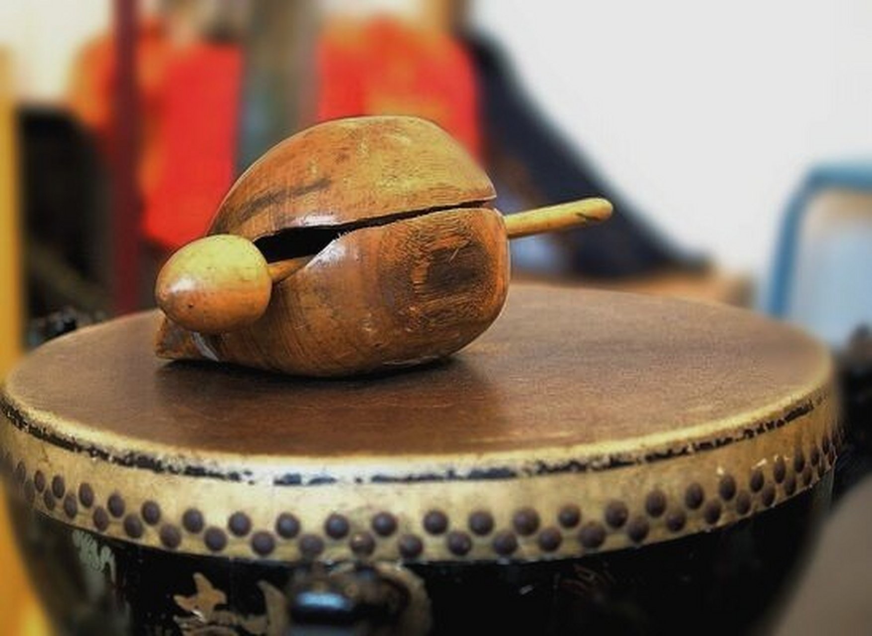 吹管乐器主要用来吹奏旋律,包括:笛,笙,管.