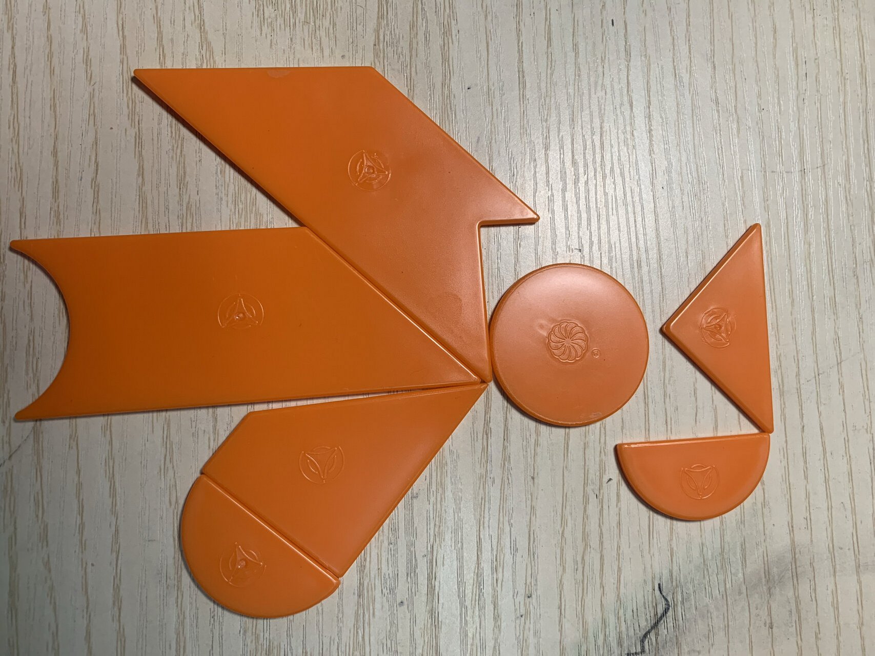 每日2副七巧板拼图 3月1日