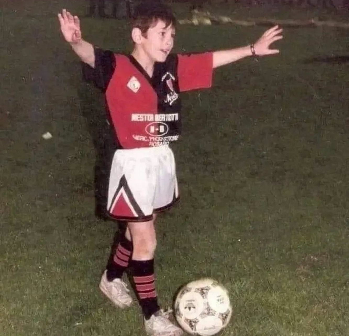 小时候的梅西7815 #足球##梅西##阿根廷队