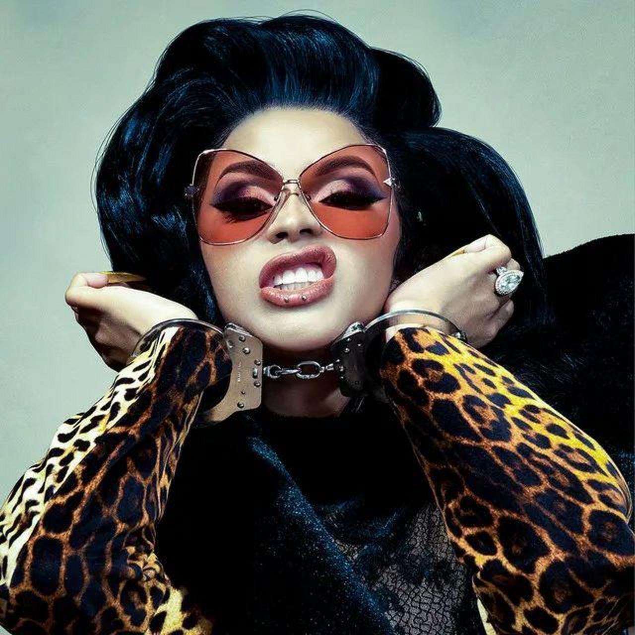 其实这件事情发生后,cardi b 就表示自己是被碰瓷的,而她也表示她