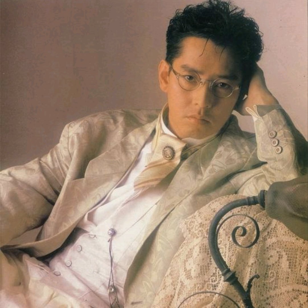 谭咏麟、钟镇涛演唱粤语歌曲《朋友》，唱出浓浓兄弟情