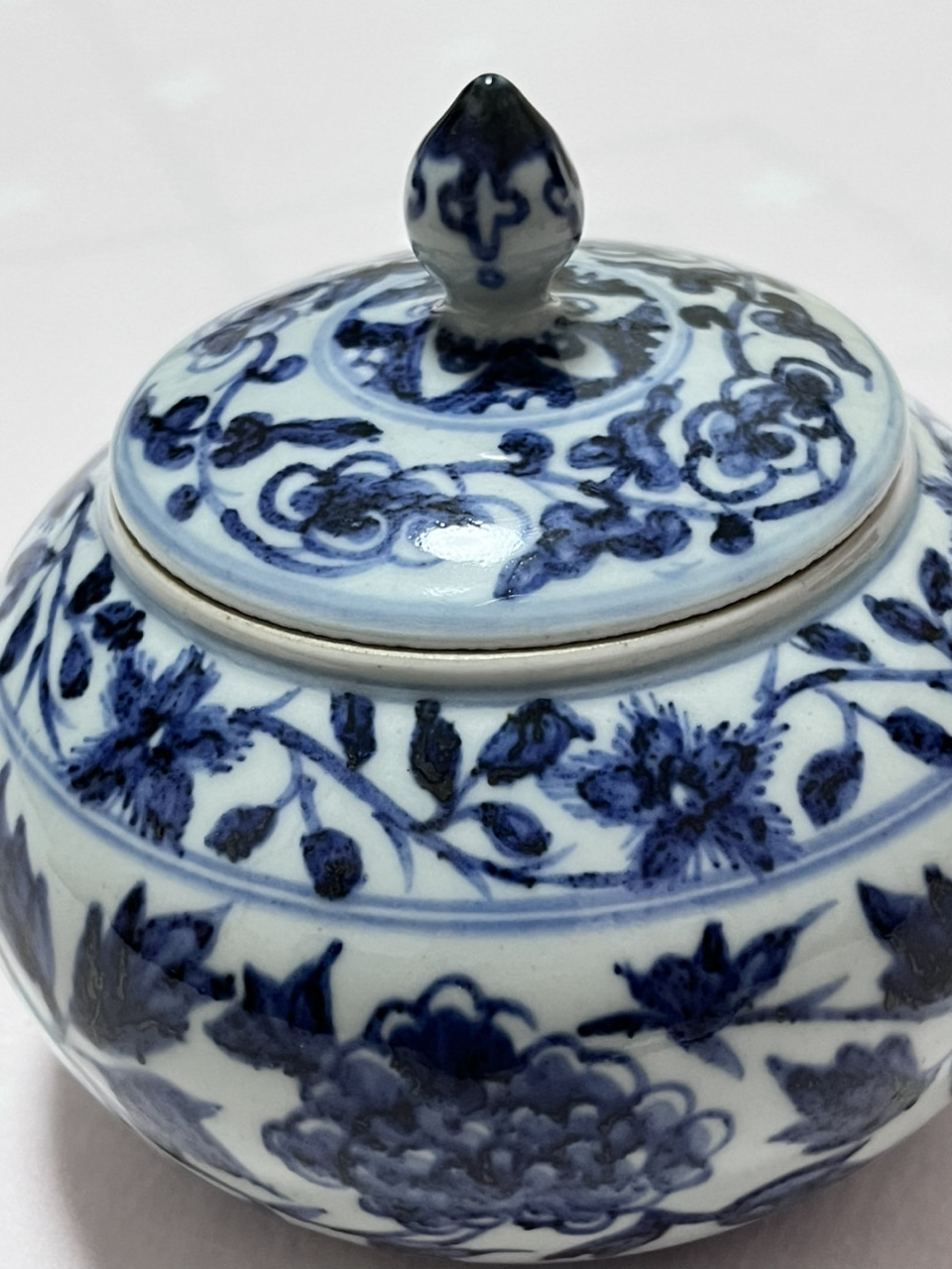 永宣青花折枝花卉纹盖罐!