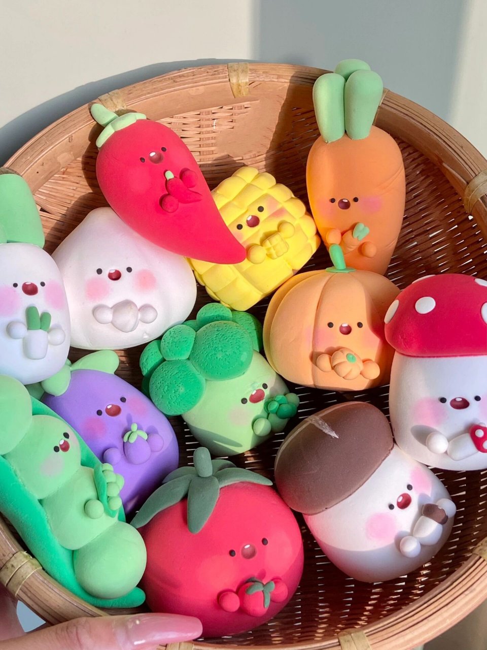 超轻粘土版蔬菜家族来啦!谁不想一口炫一个!