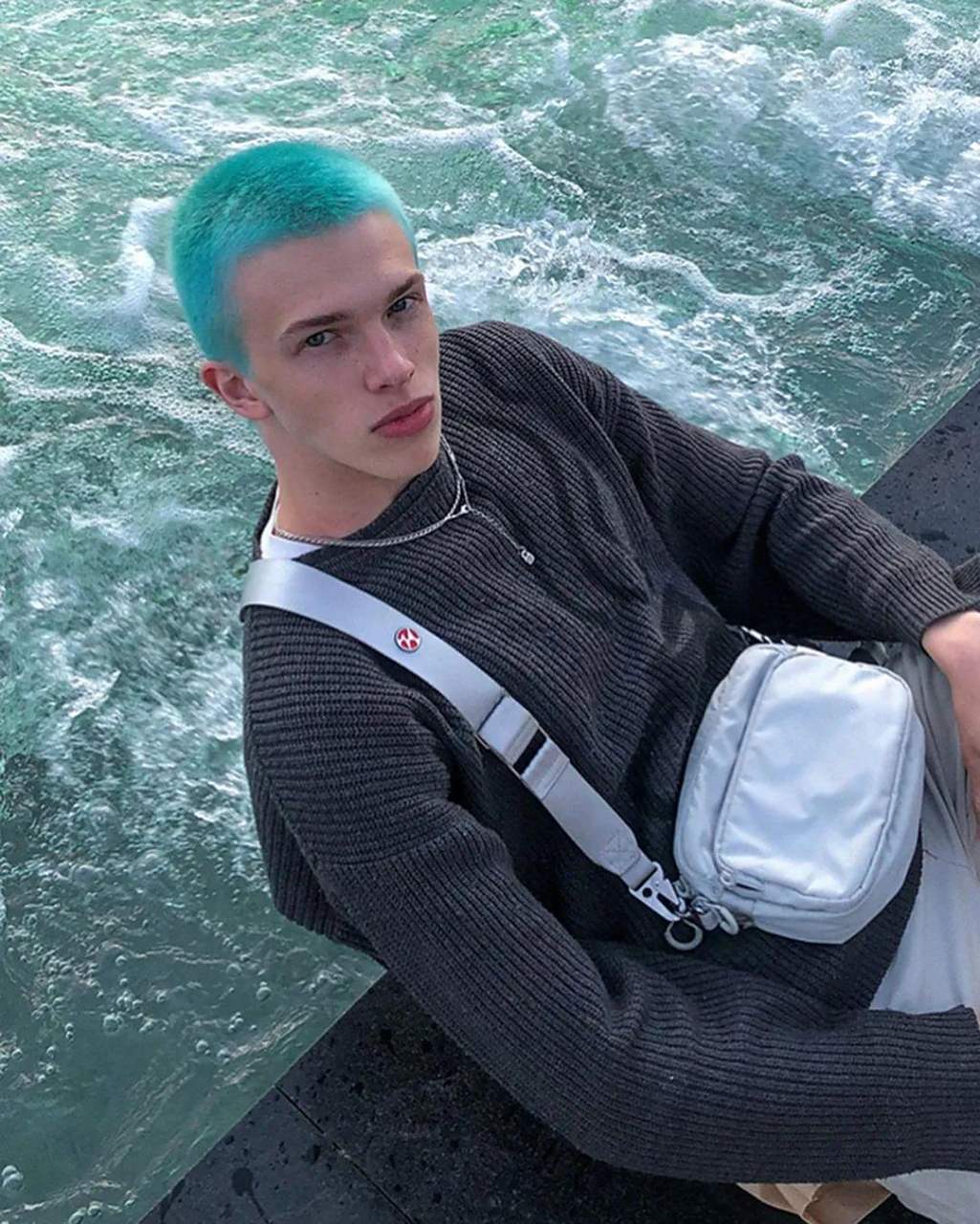 说实话,我第一眼就被俄罗斯男模特 vanya 的帅气惊艳到了,他的身材