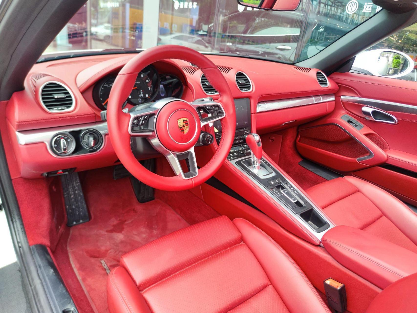 【车辆名称】2022款 保时捷718 boxster 2.