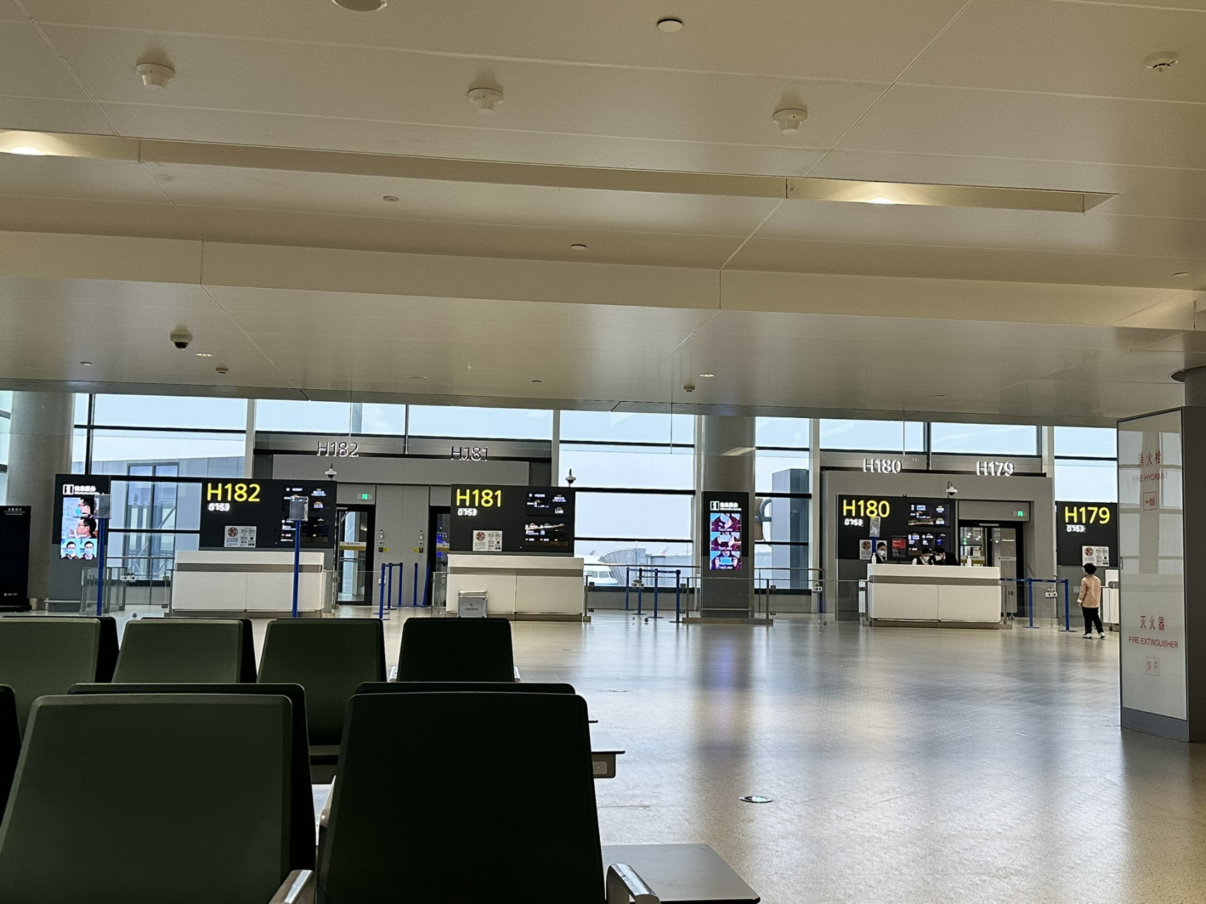 浦东机场登机口图片