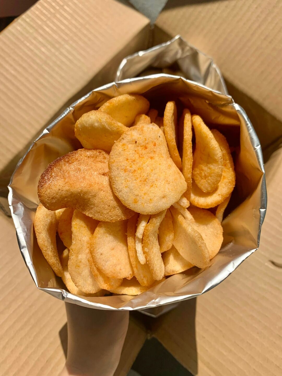 吃着酥酥脆脆的 而且好厚实一片,吃着好过瘾比薯片好吃!