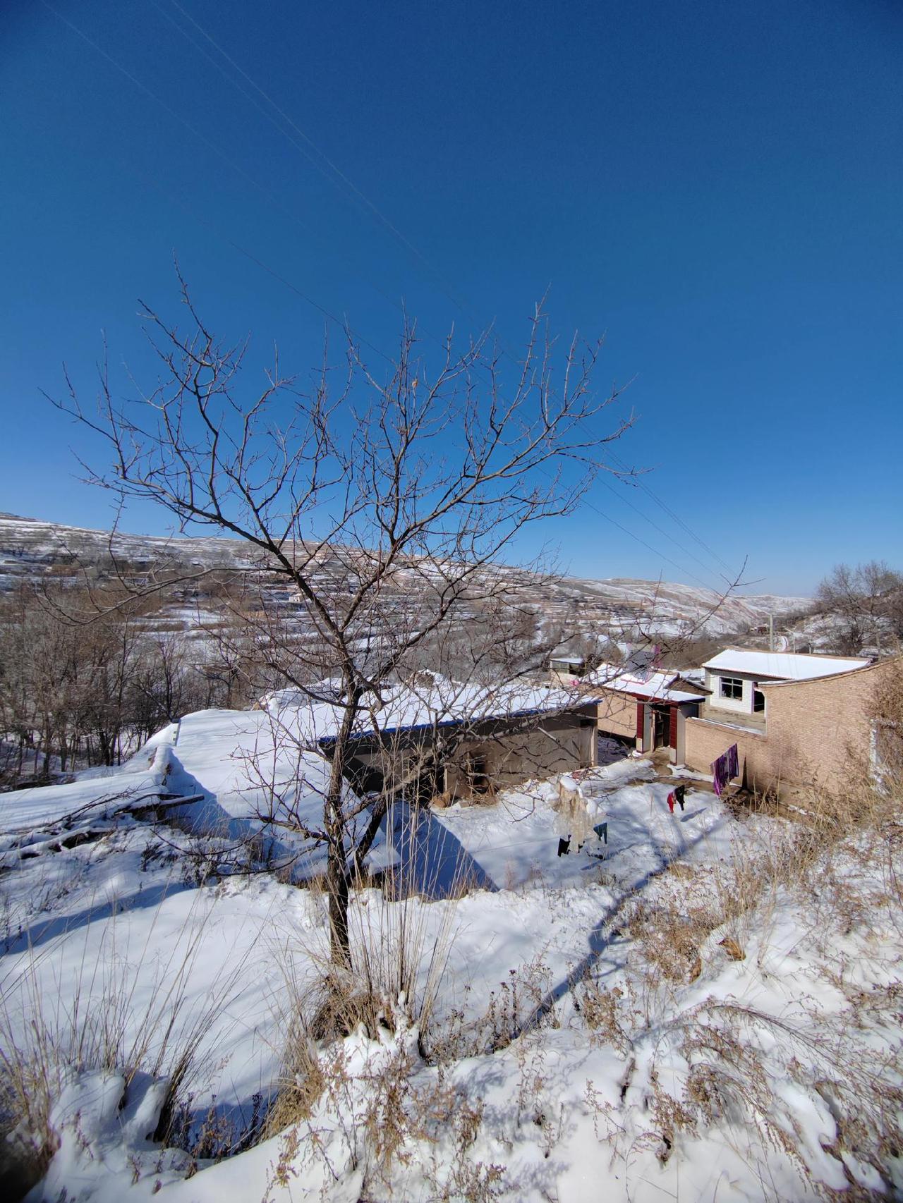 西北角,甘肃定西市,银装素裹,雪,干净而有力量,太太阳的照射下,光芒