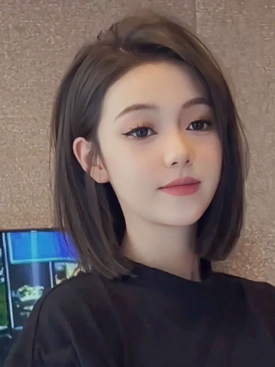 少女系减龄齐肩短发推荐,超级显脸小的一款发型蓬松感让整个头发包住