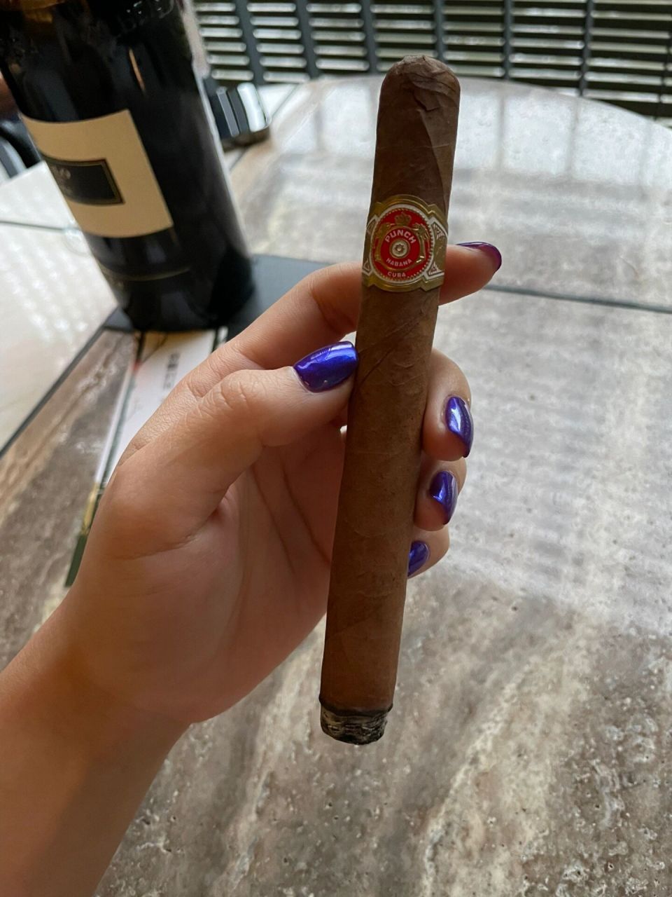 punch雪茄:整体而言口味比较清淡,木质芳香 punch命名由来:punch在刚