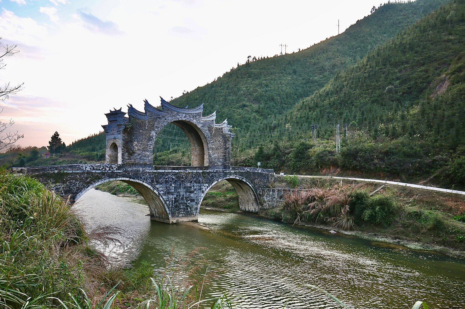 赣州太平桥 【赣州·清·龙南太平桥】 龙南太平桥横跨太平江东西两岸
