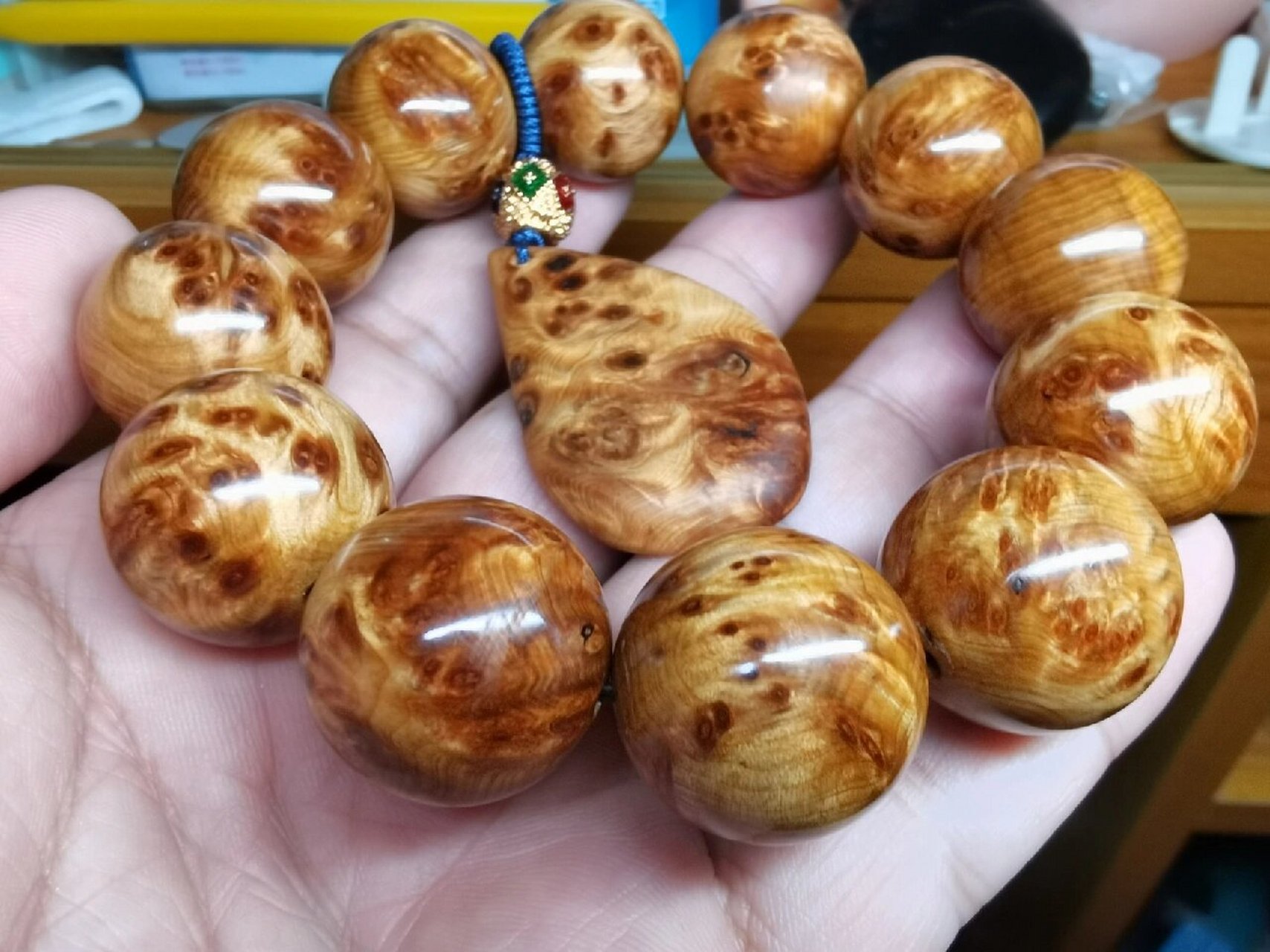 太行崖柏黄金底雀眼瘤花2.