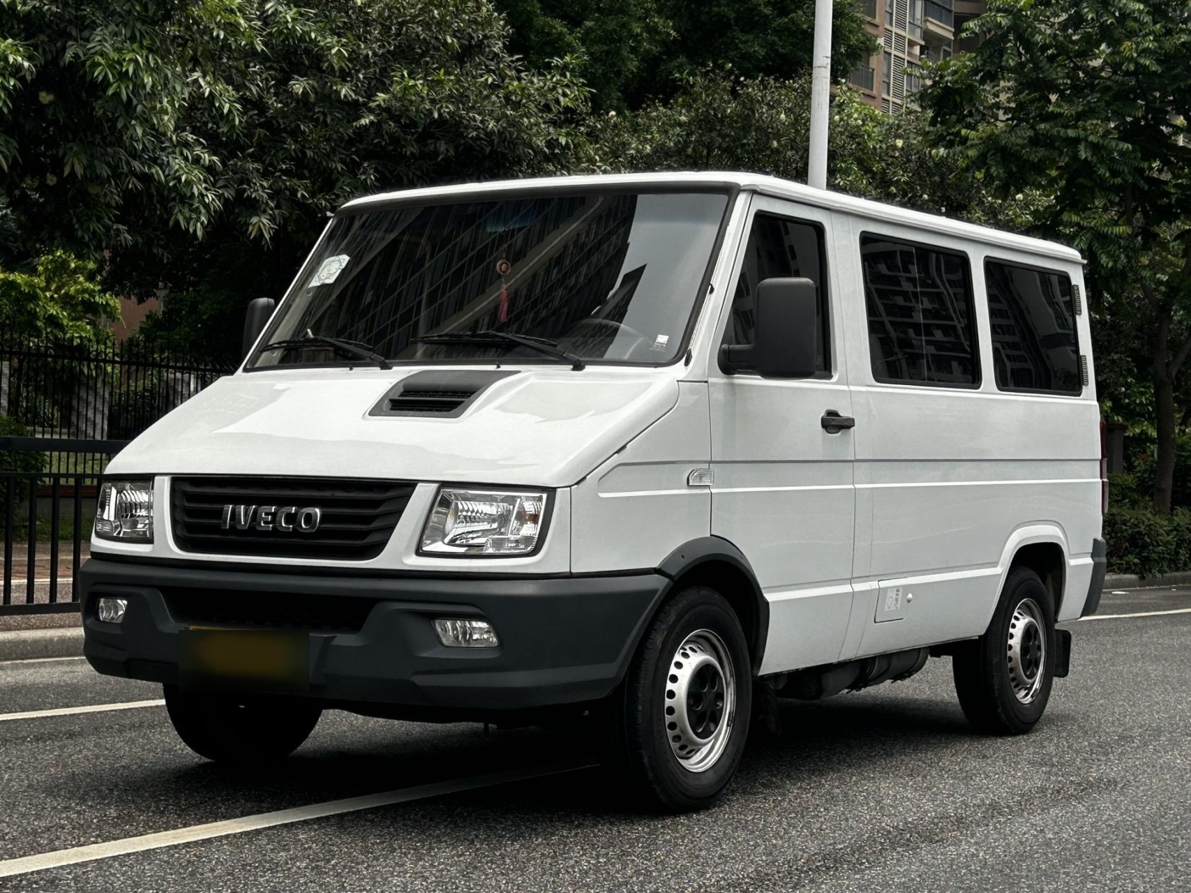 依维柯平头哥低顶.