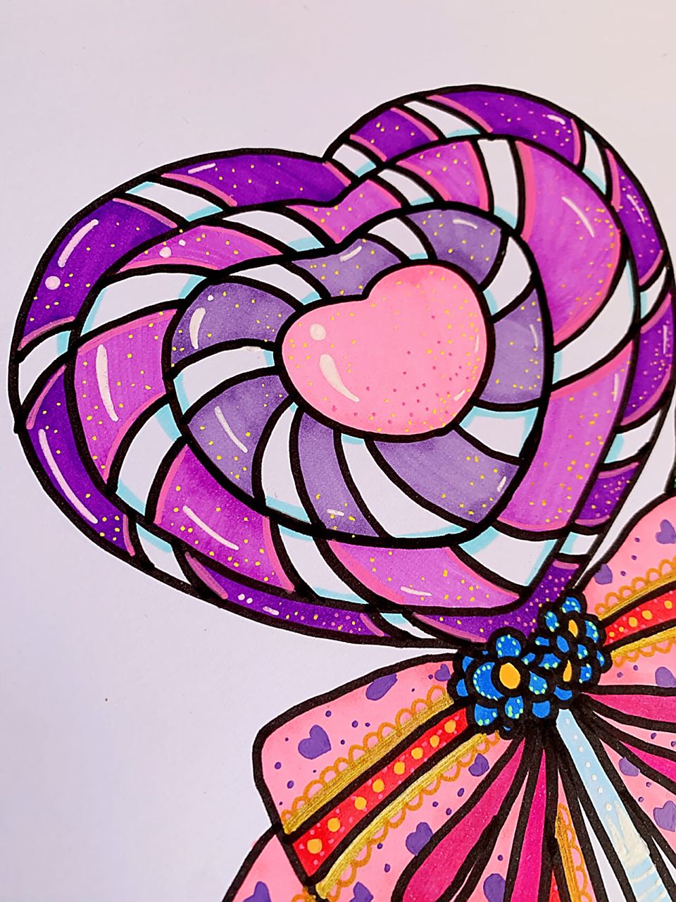 儿童绘画课程教学—《我爱棒棒糖》 这张画放在桌子上被弟弟看见了