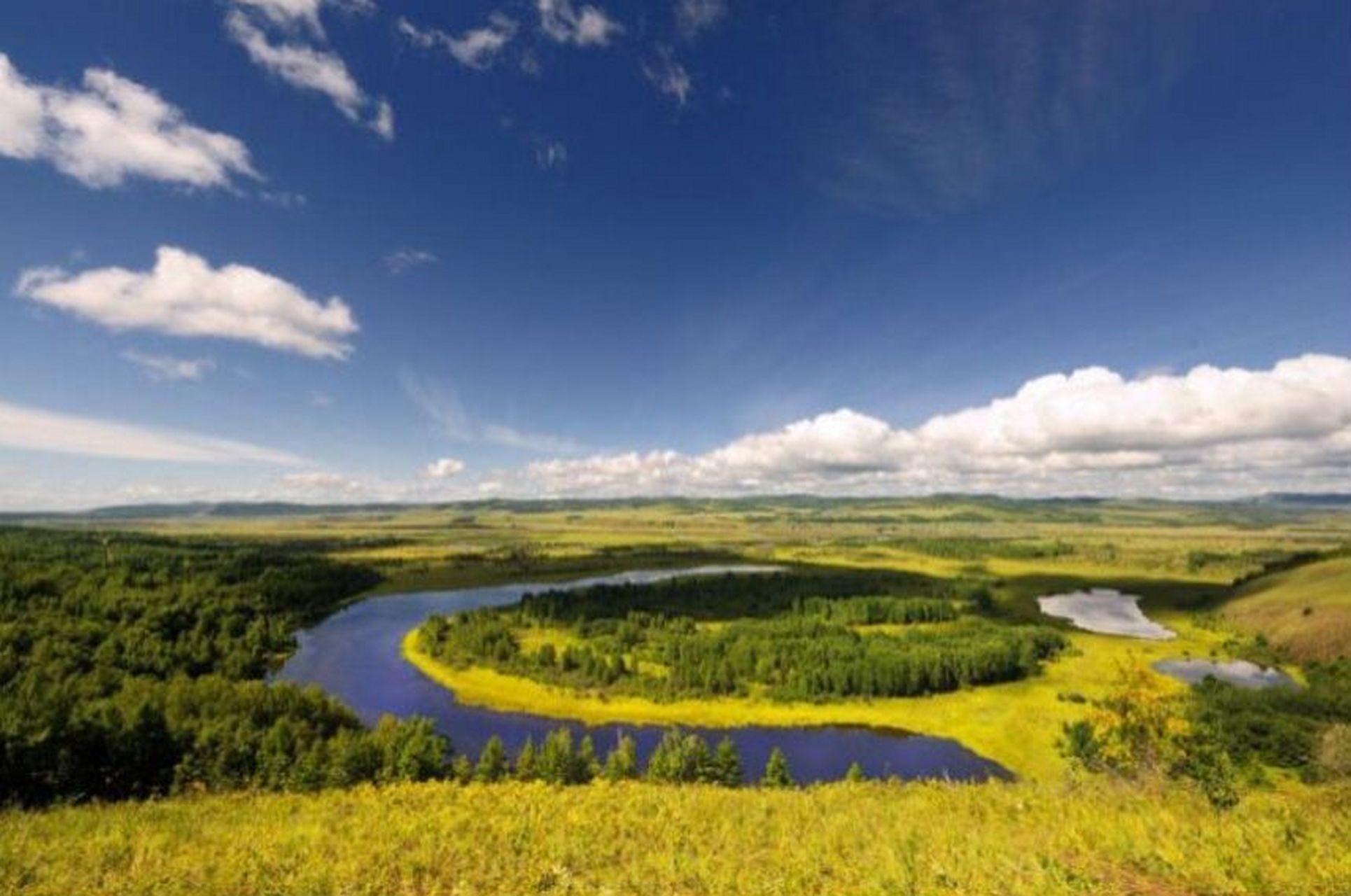 蒙兀室韦苏木景区景点 界河游船 	 额尔古纳河为中俄界河,室韦魅力